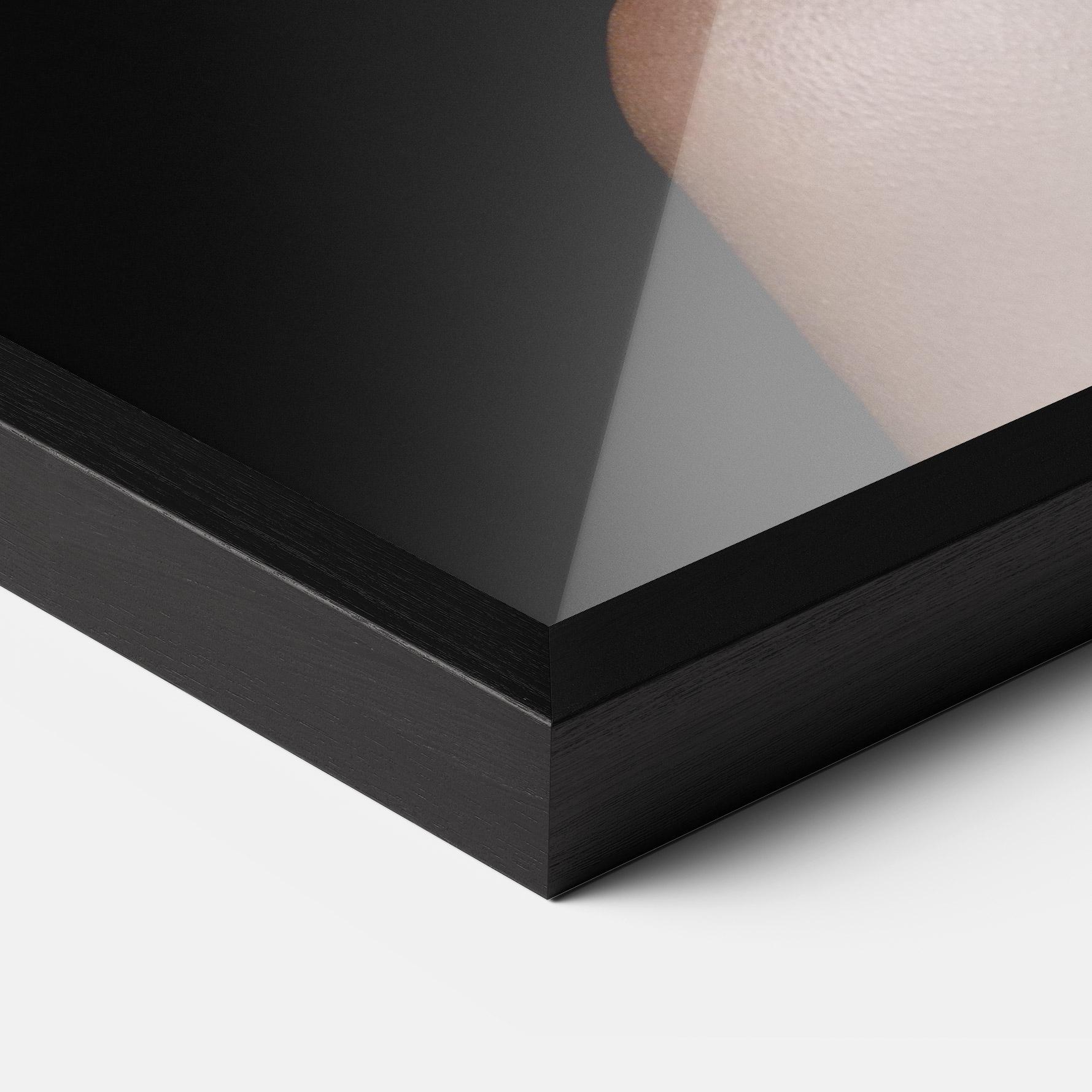 Gerahmte Poster Big Circle Earring mockup 3