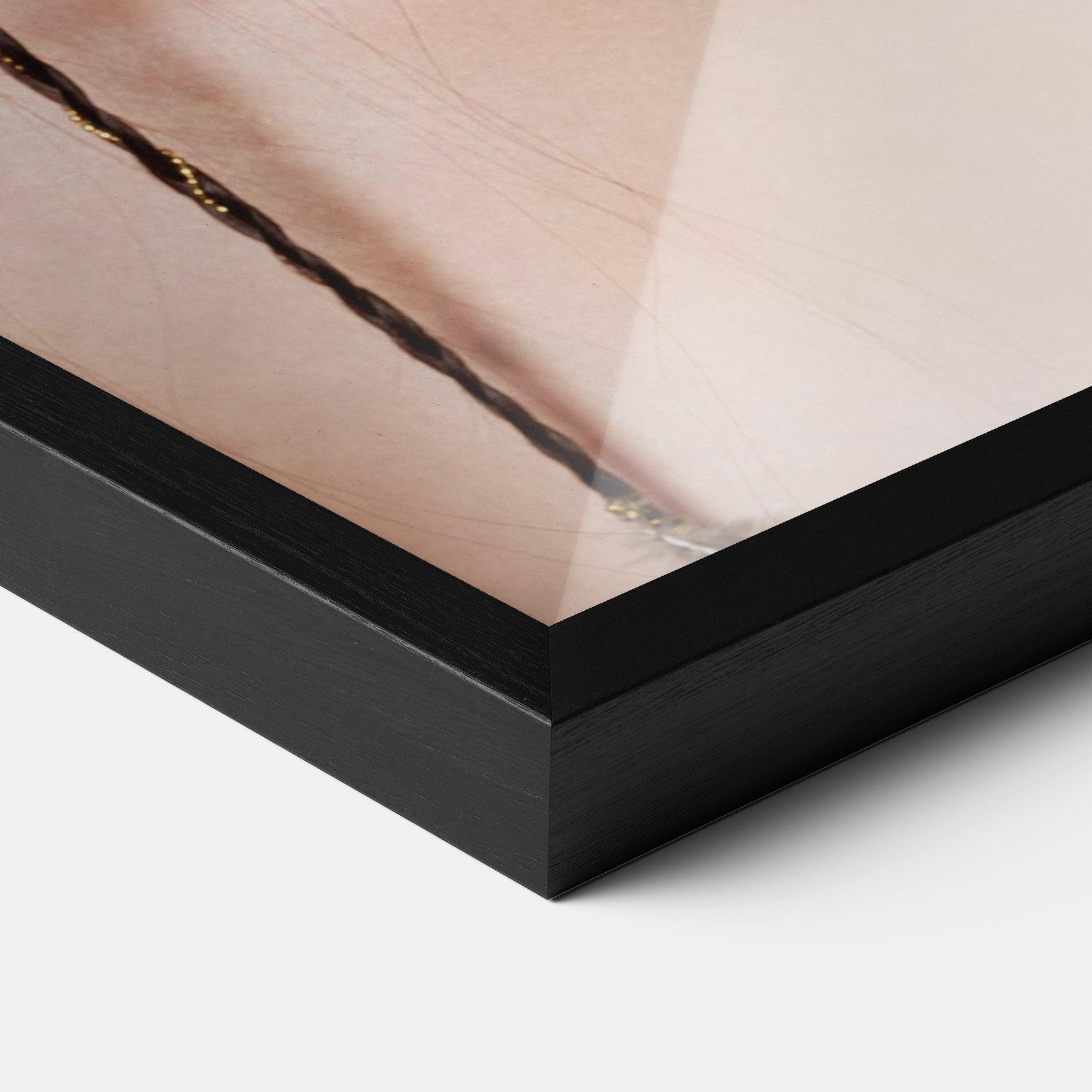 Gerahmte Poster Gold Hand Accessory mockup 3