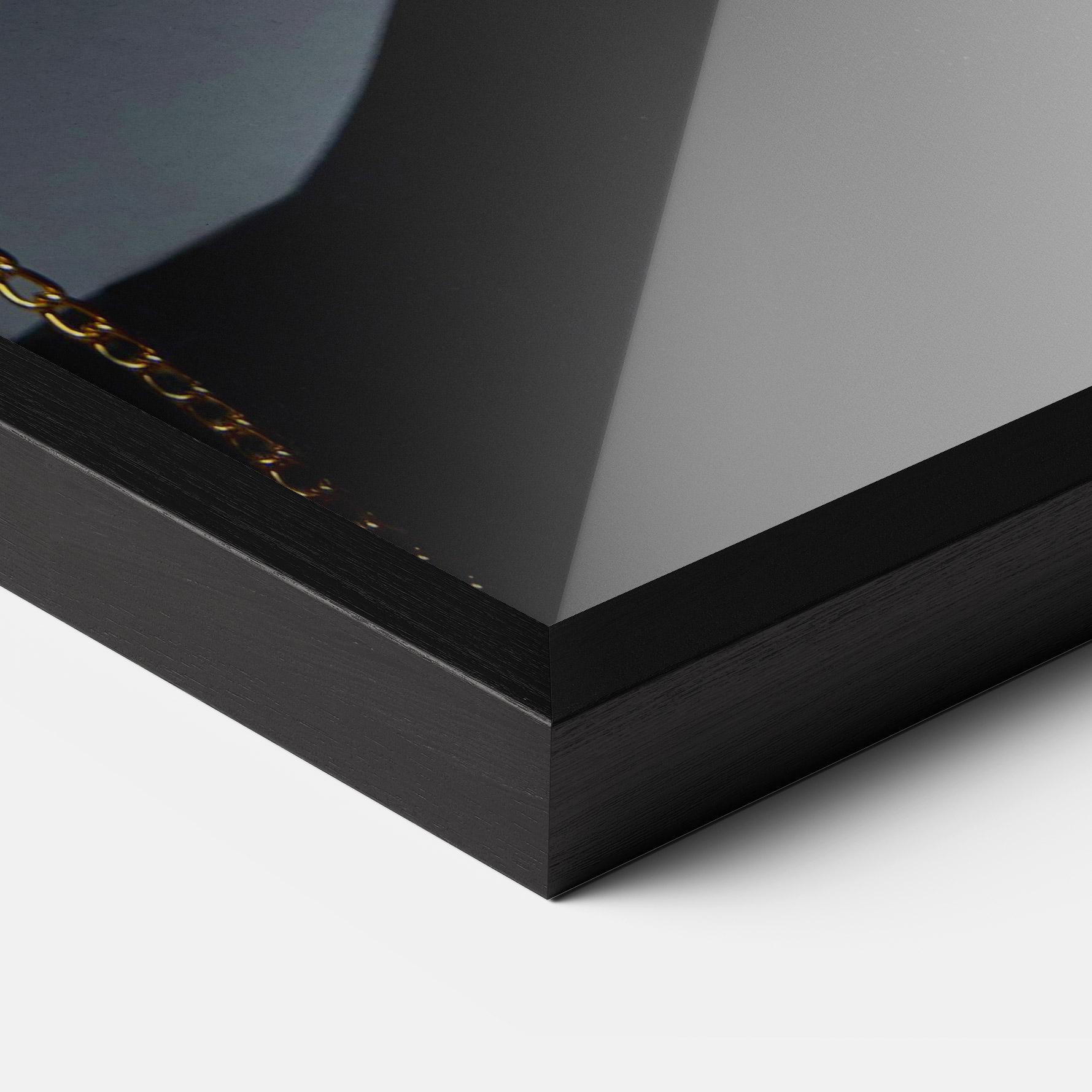 Gerahmte Poster Pretty Gold Chain mockup 3