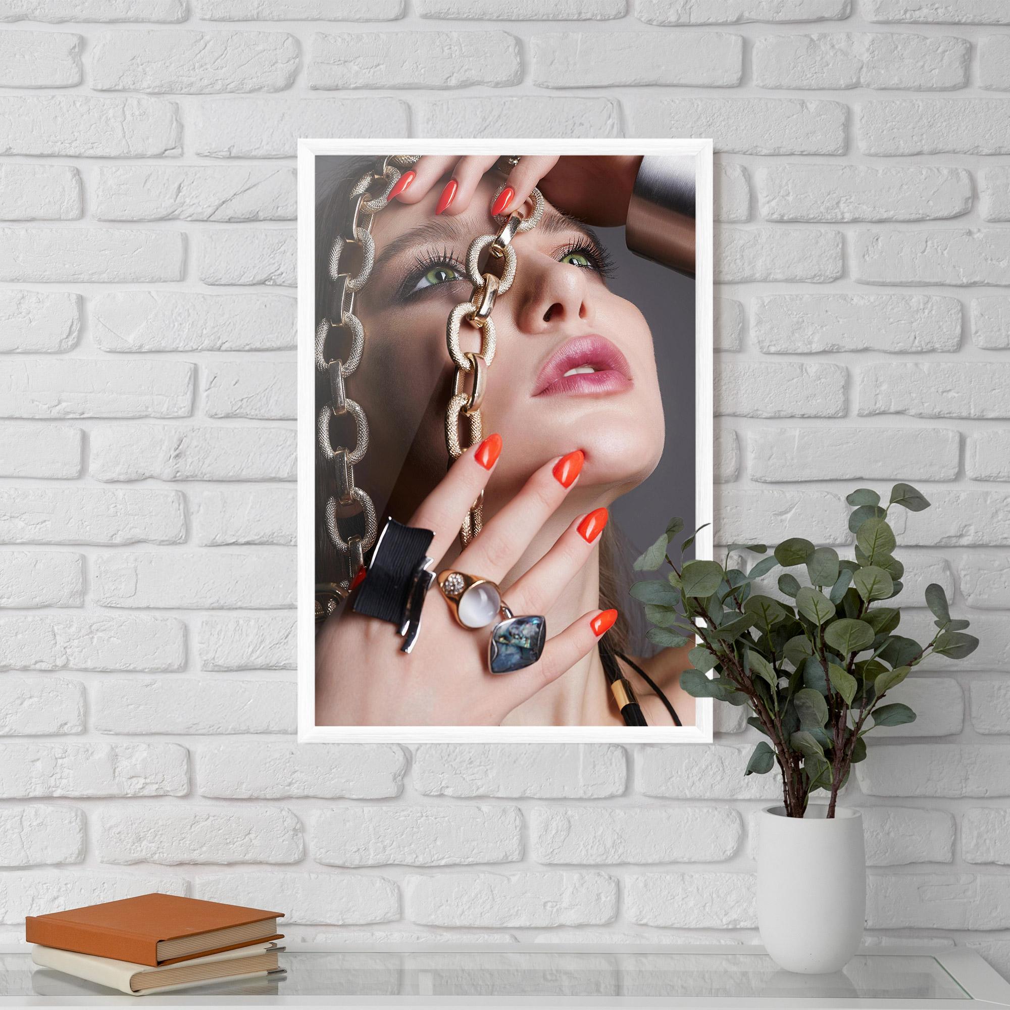 Gerahmte Poster Big Chain Woman mockup 5