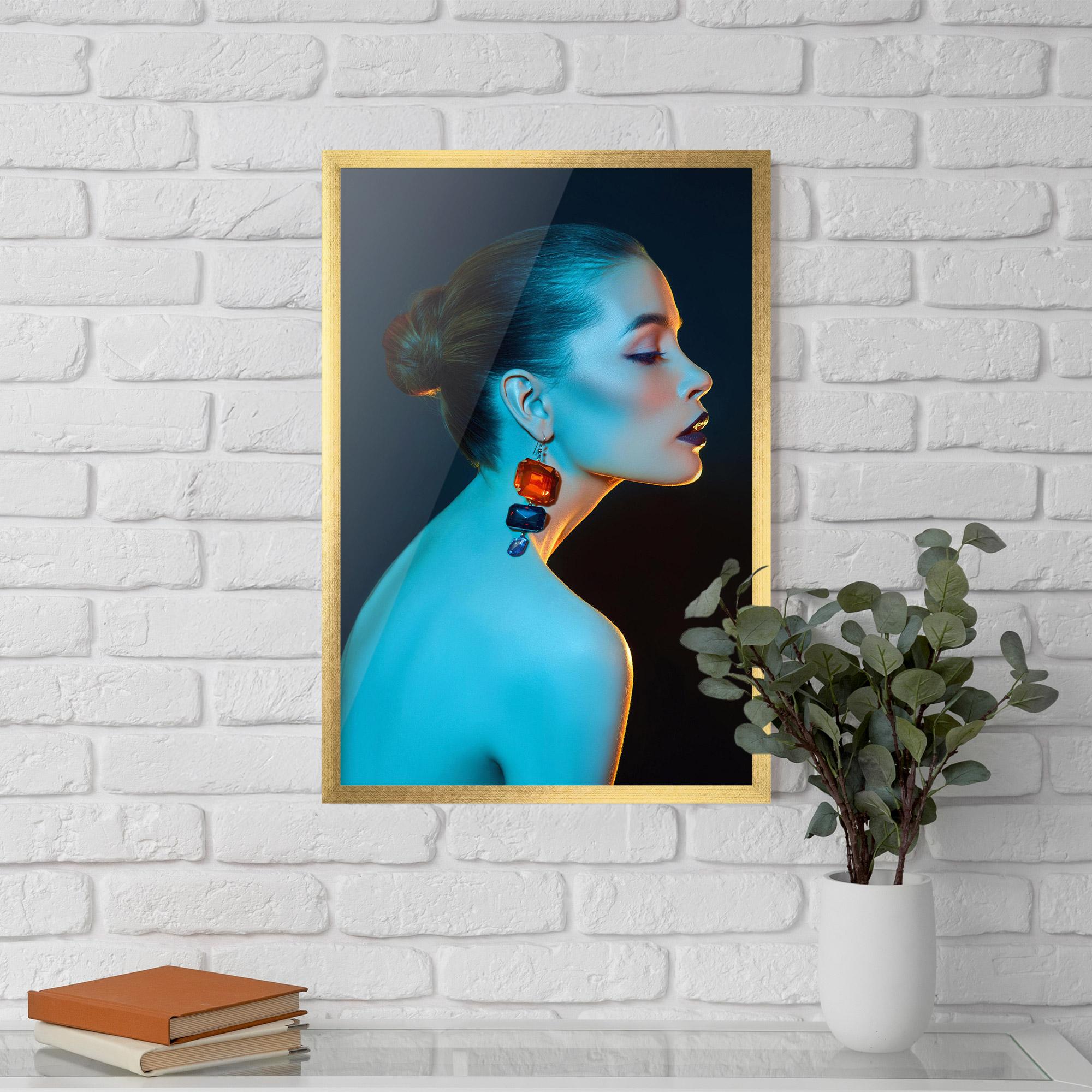 Gerahmte Poster Blue Light Earring mockup 5