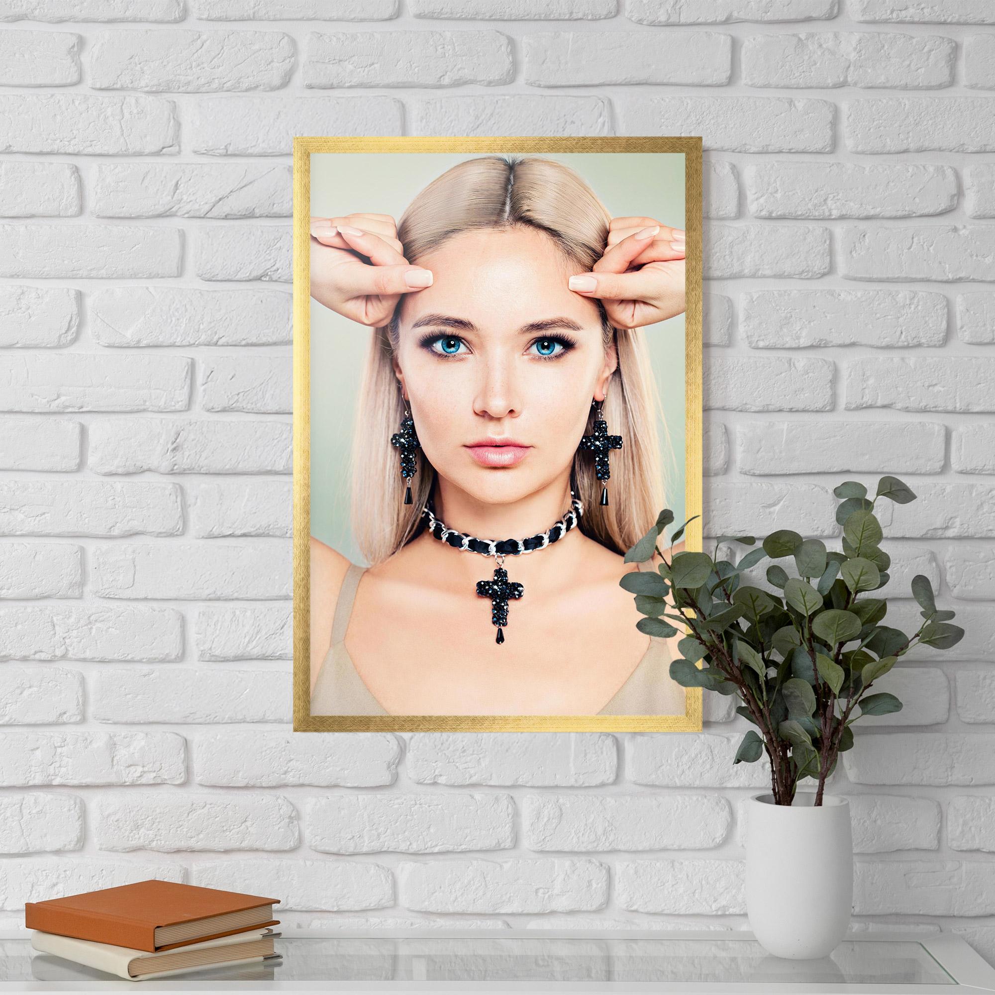 Gerahmte Poster Matchy Earrings Necklaces mockup 5