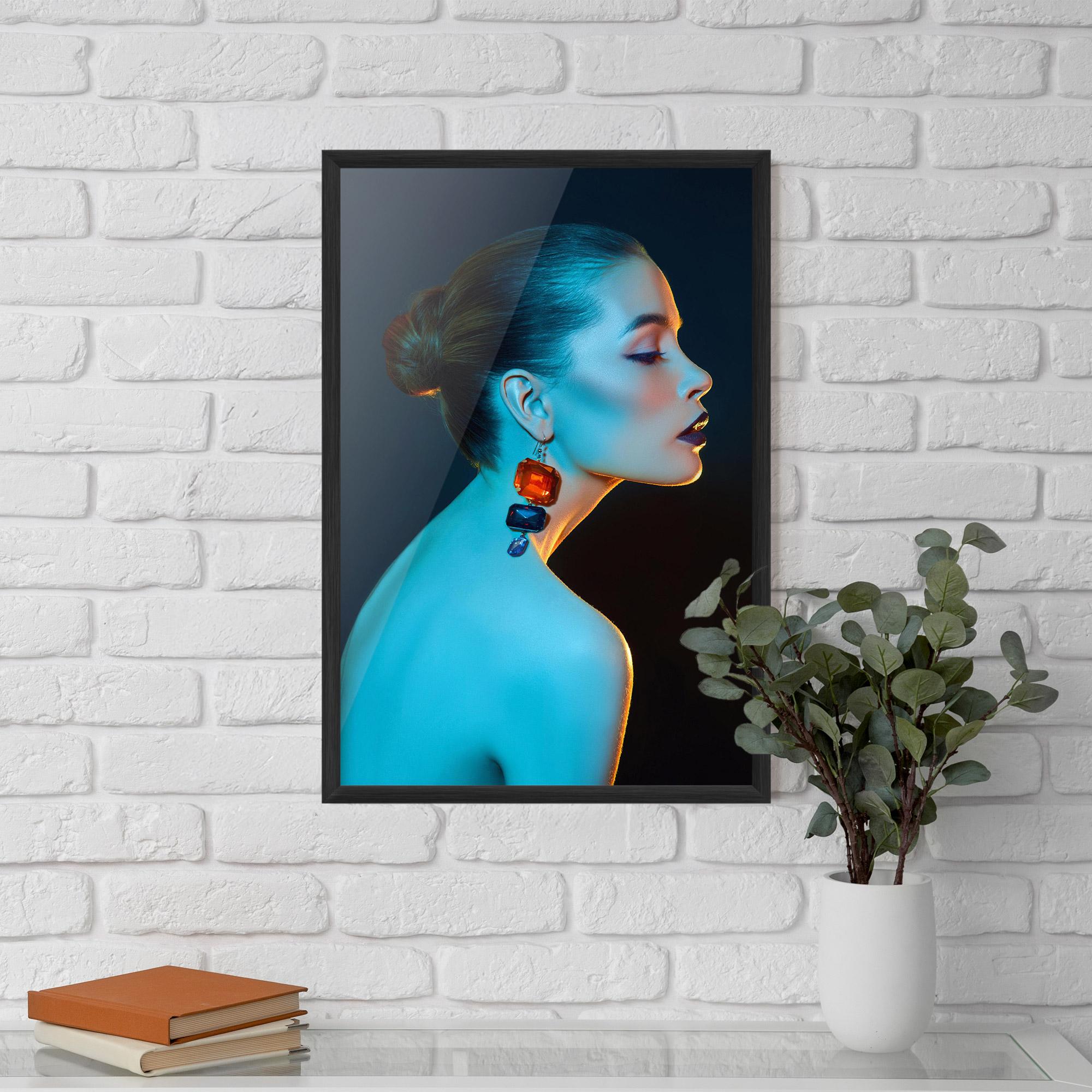 Gerahmte Poster Blue Light Earring mockup 5