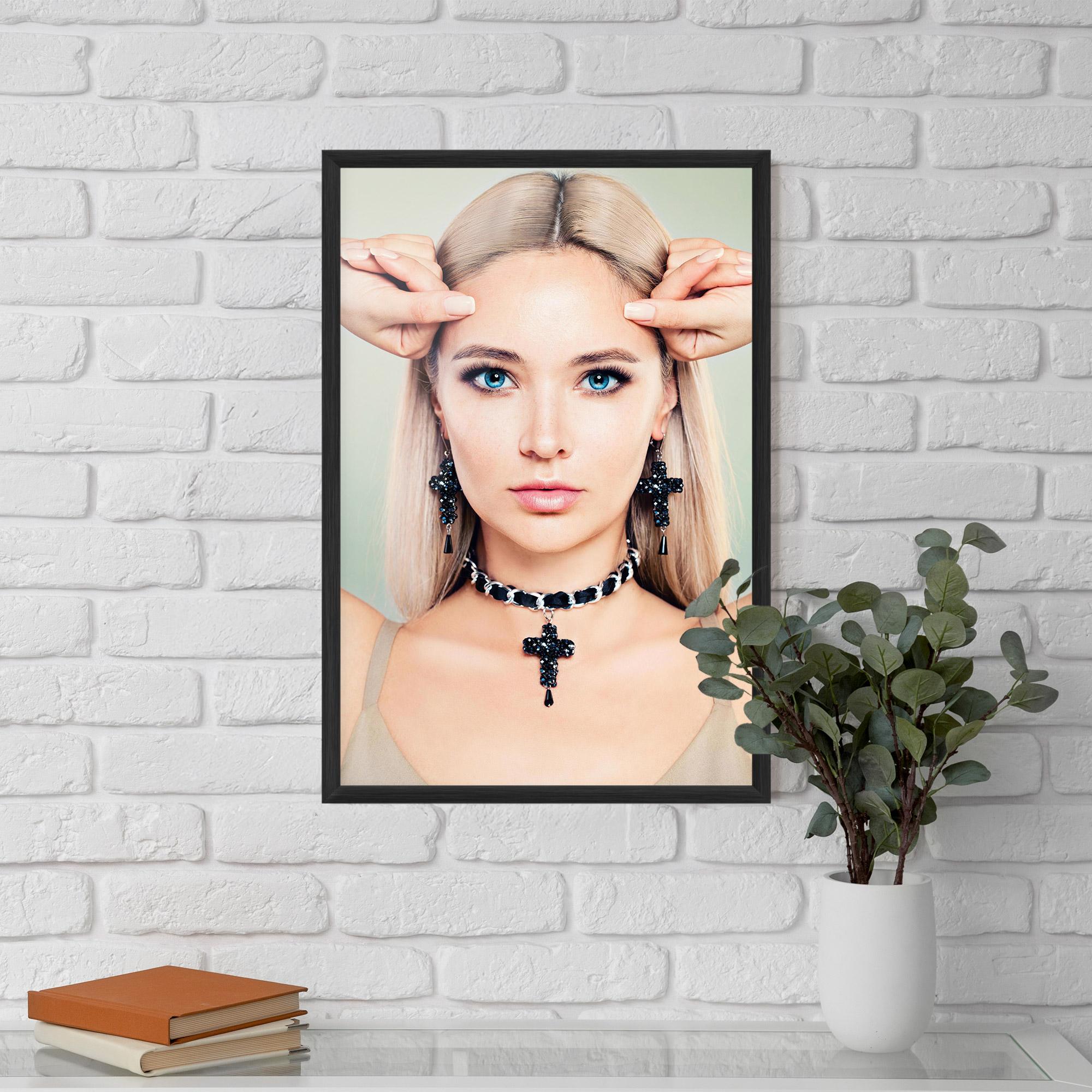 Gerahmte Poster Matchy Earrings Necklaces mockup 5