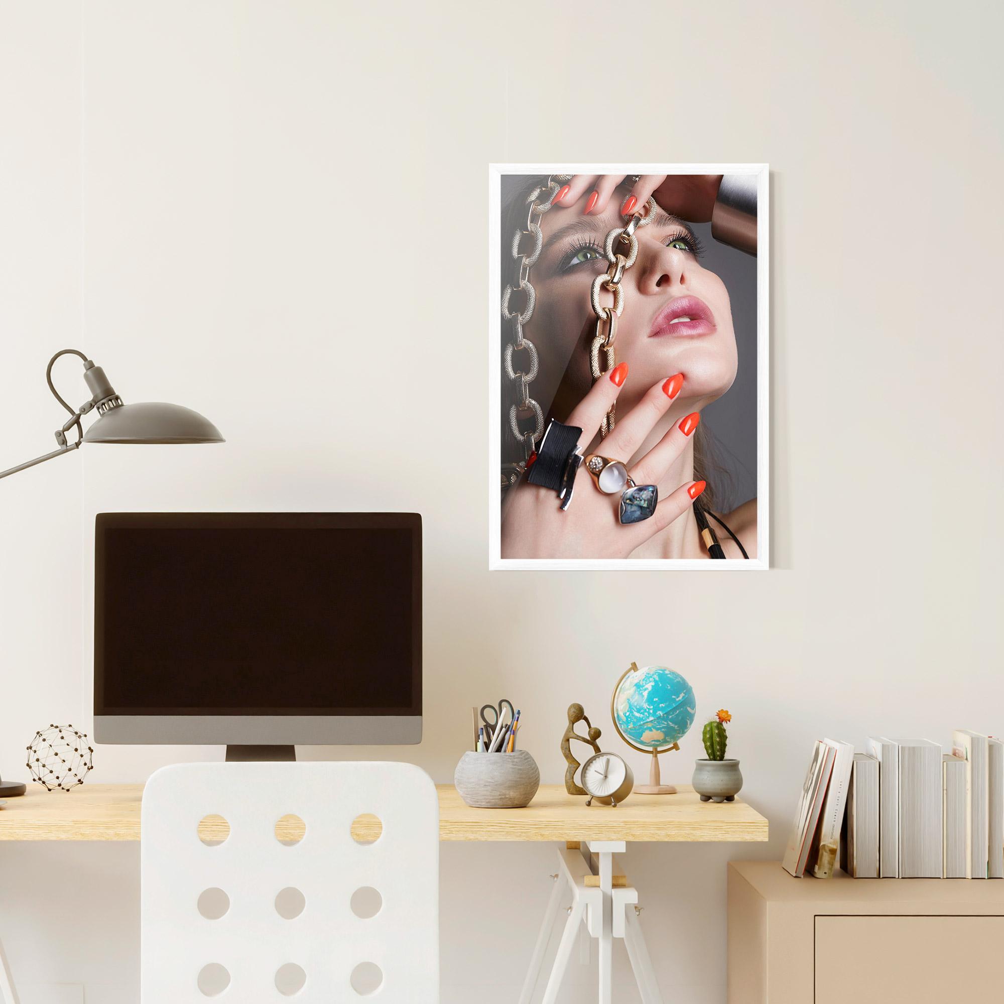 Gerahmte Poster Big Chain Woman mockup 6