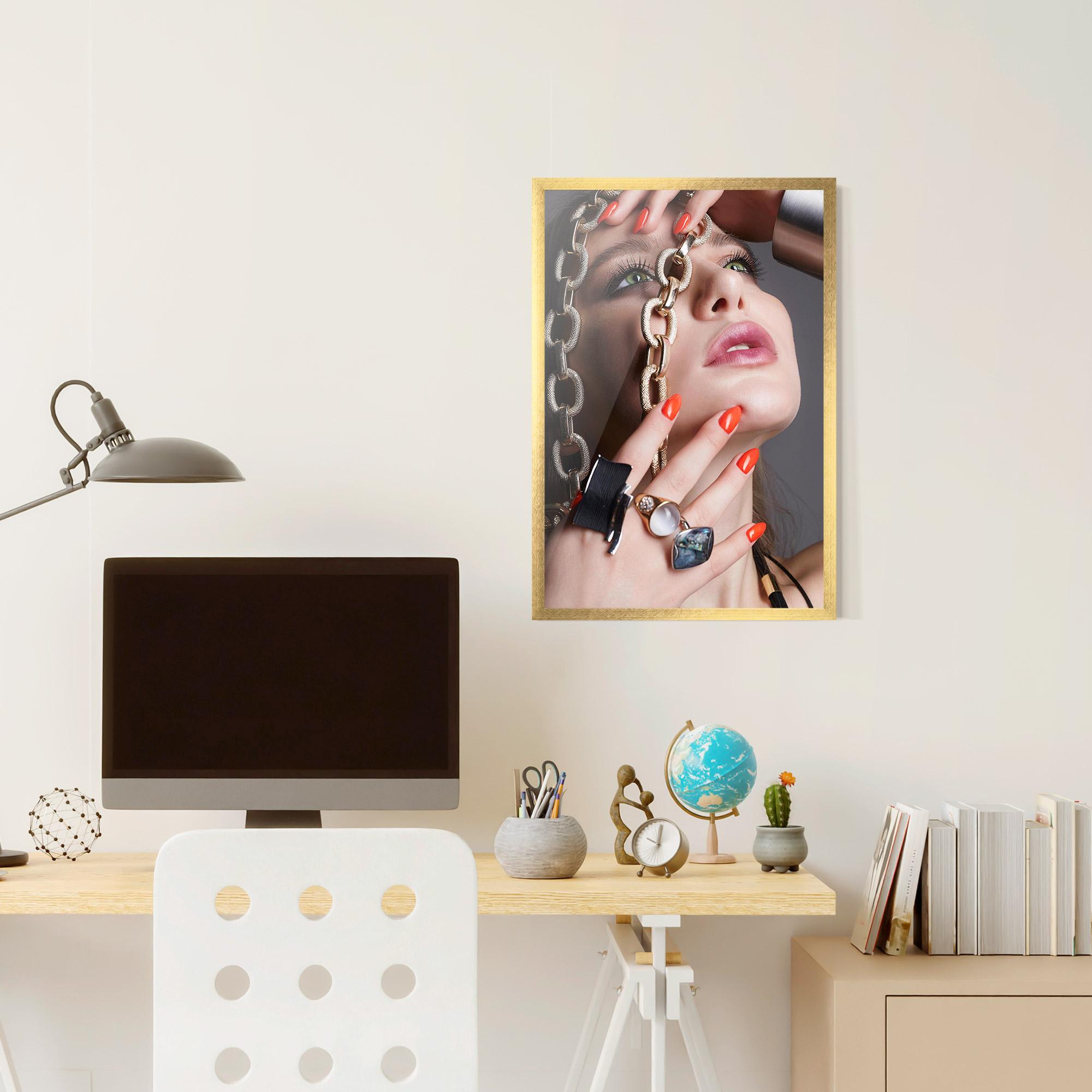 Gerahmte Poster Big Chain Woman mockup 6