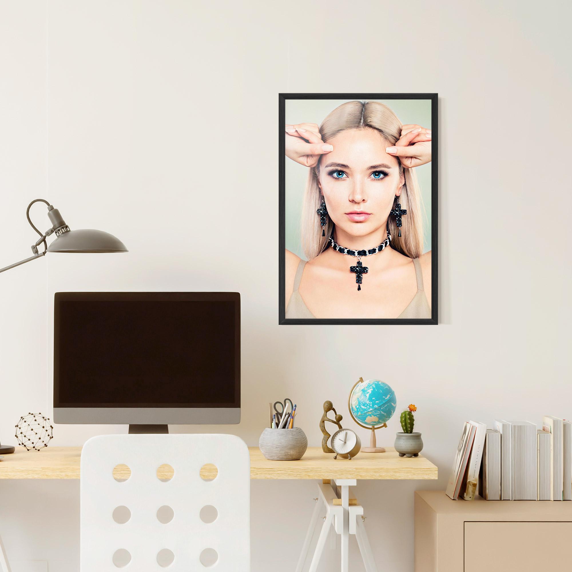 Gerahmte Poster Matchy Earrings Necklaces mockup 6