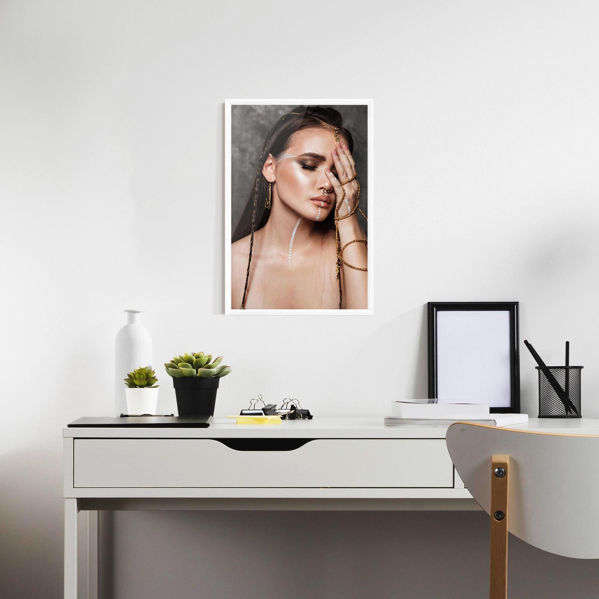 Gerahmte Poster Gold Hand Accessory mockup 7