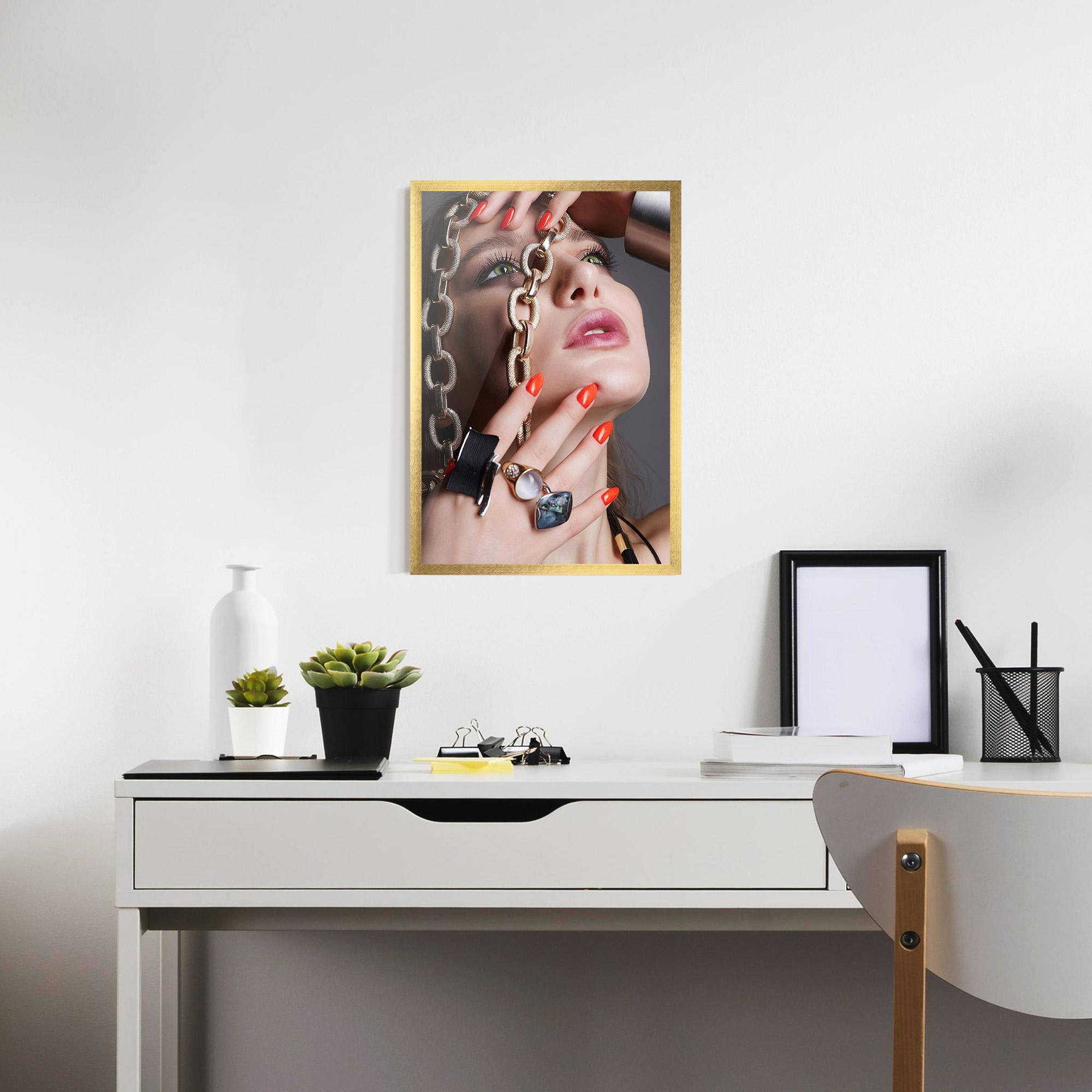 Gerahmte Poster Big Chain Woman mockup 7