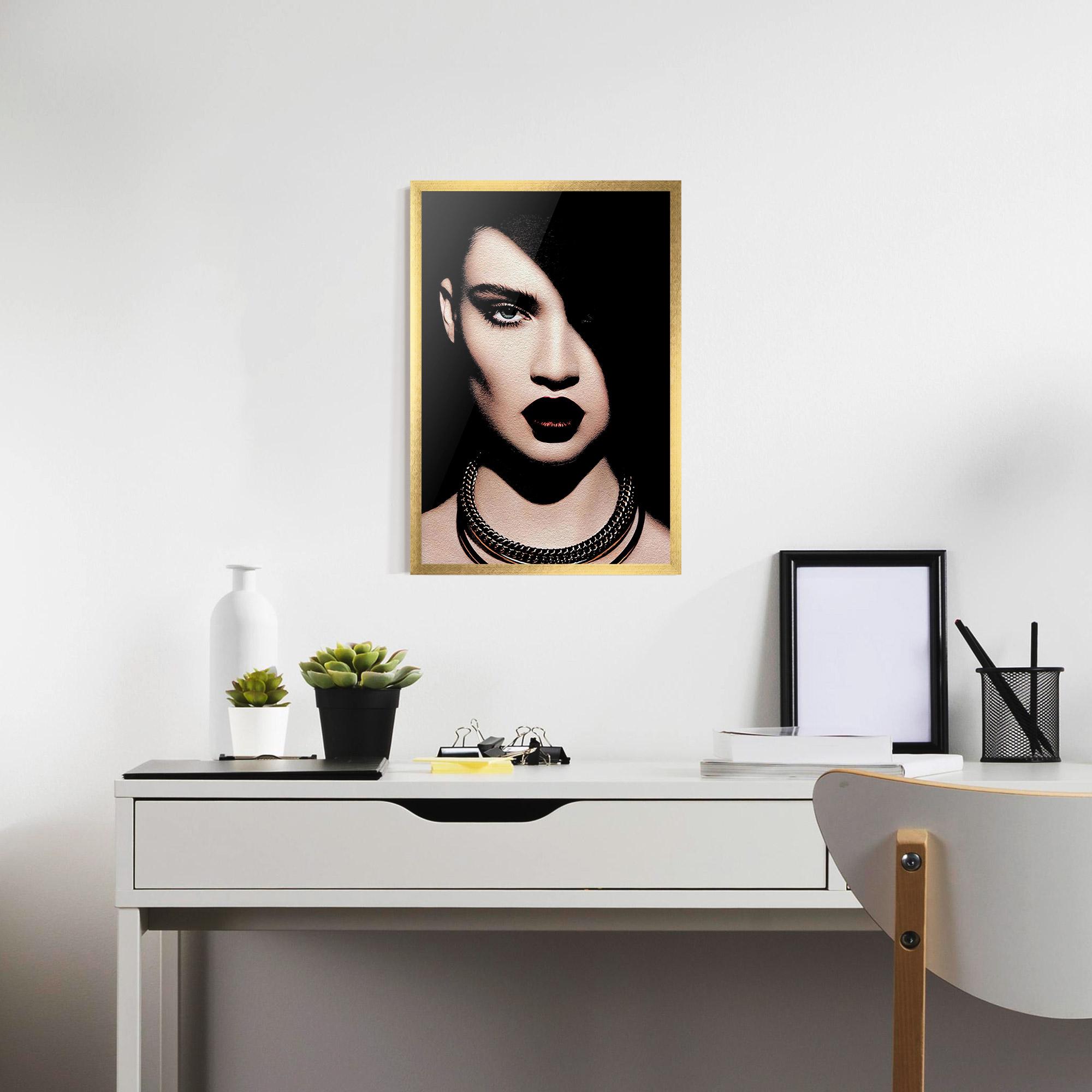 Gerahmte Poster Gold Necklace mockup 7