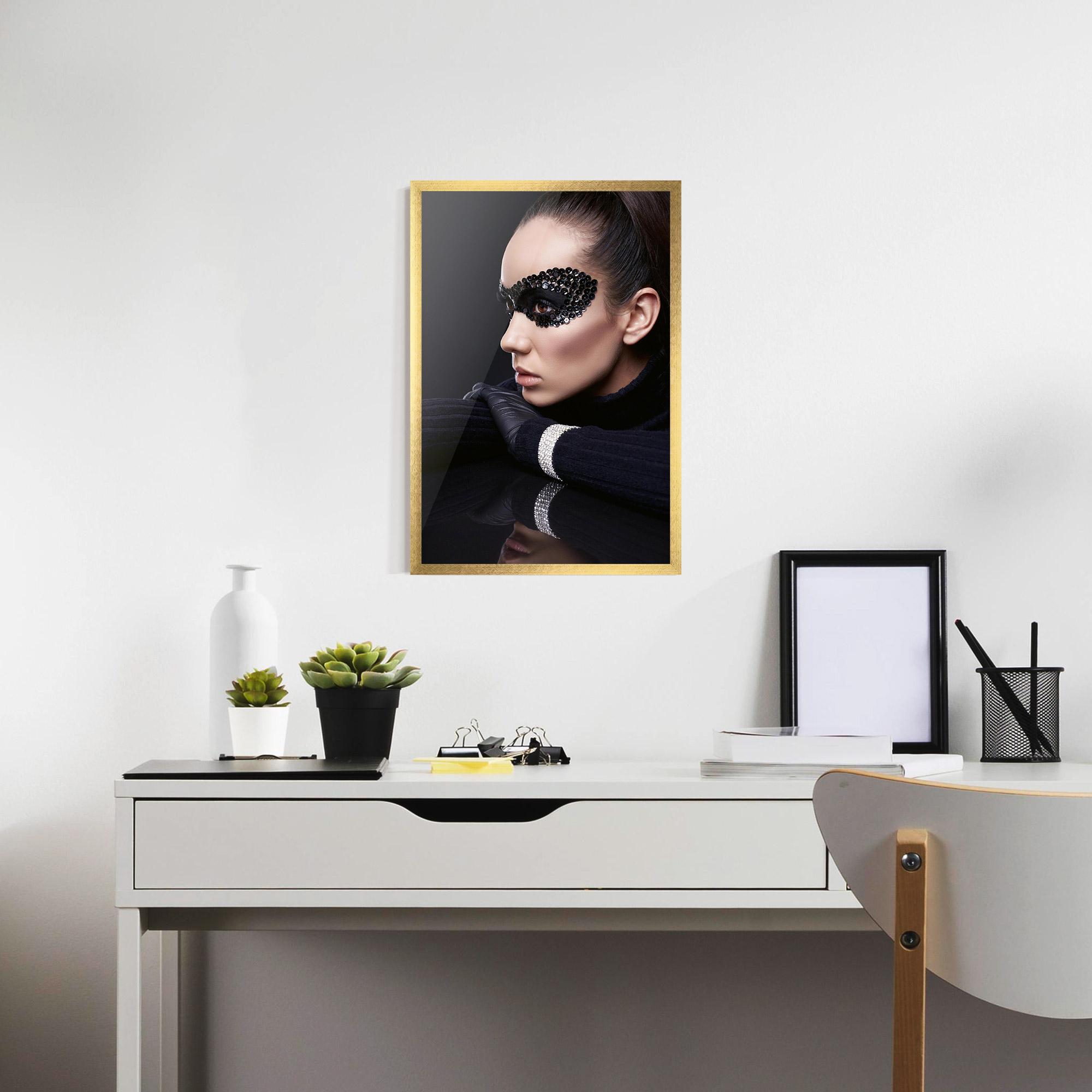 Gerahmte Poster Mirrored Bracelet mockup 7