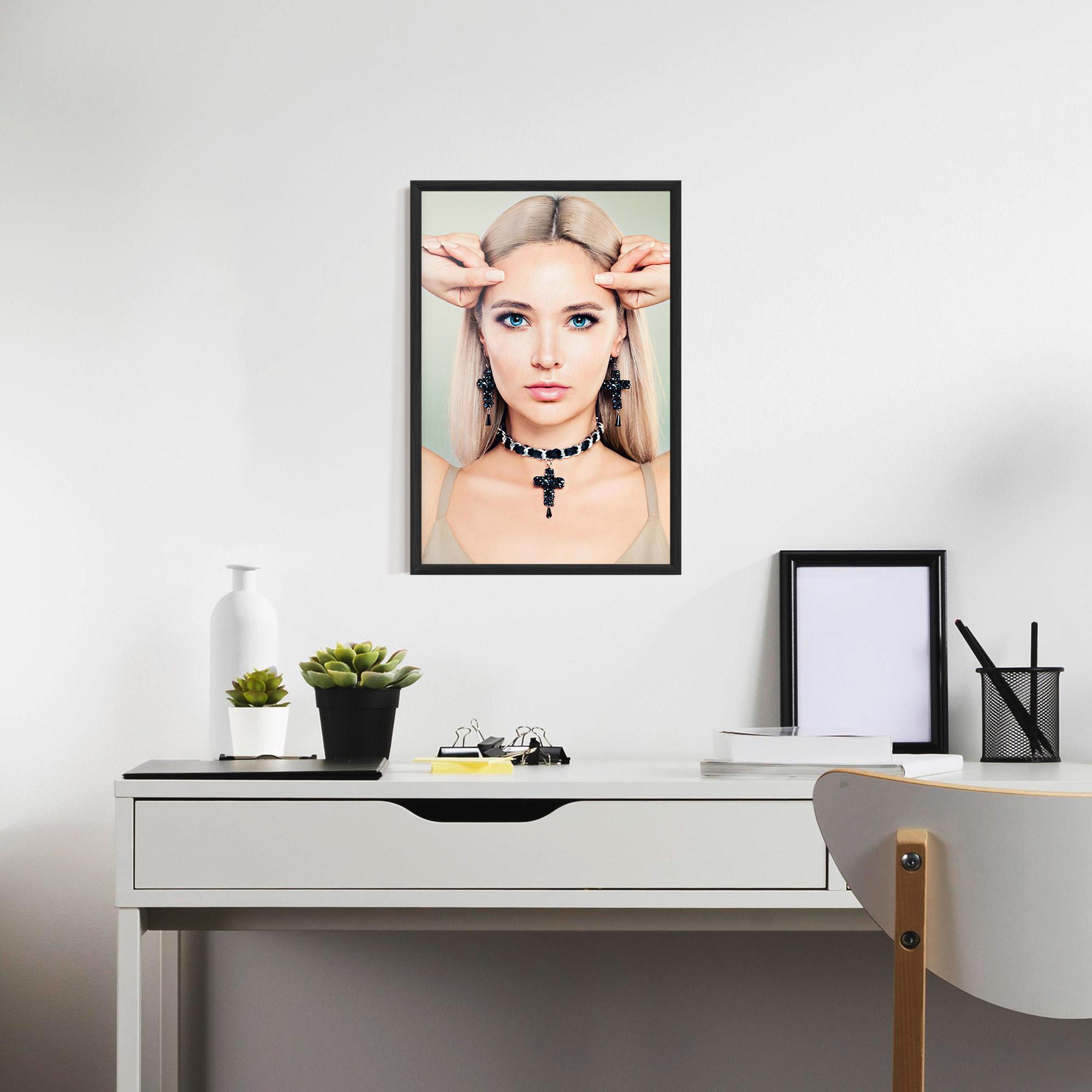 Gerahmte Poster Matchy Earrings Necklaces mockup 7