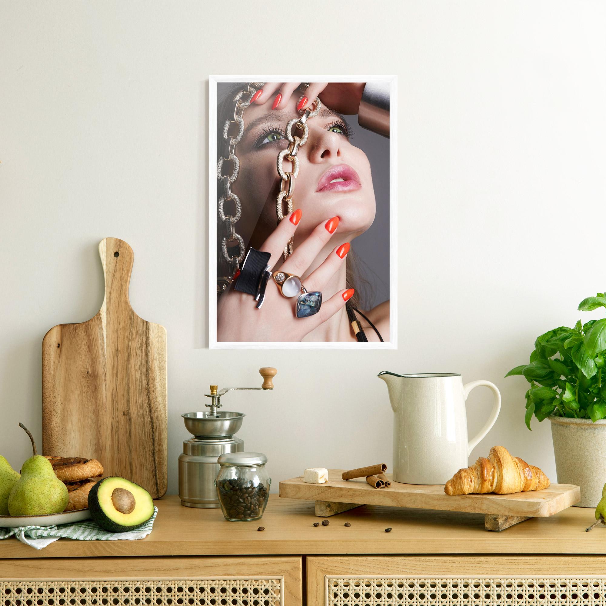 Gerahmte Poster Big Chain Woman mockup 8