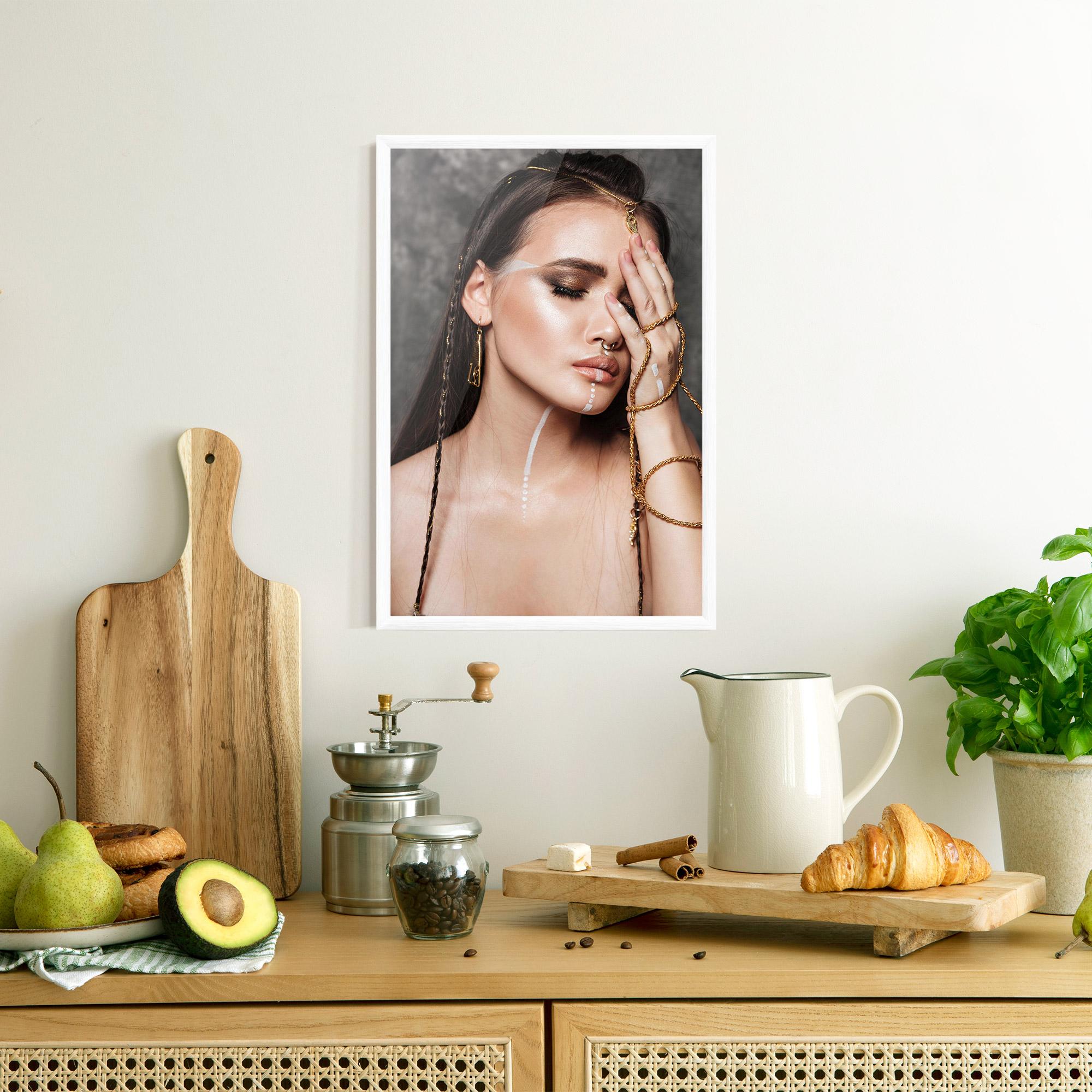 Gerahmte Poster Gold Hand Accessory mockup 8