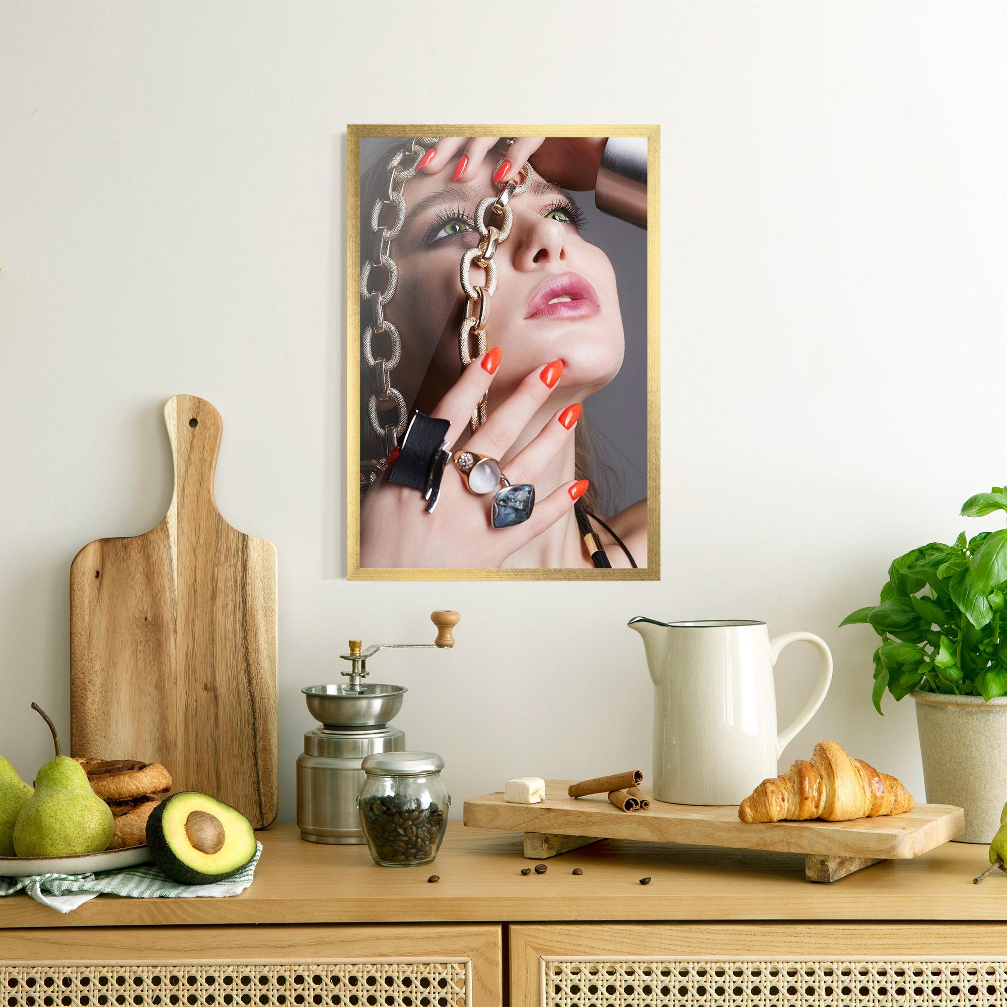 Gerahmte Poster Big Chain Woman mockup 8