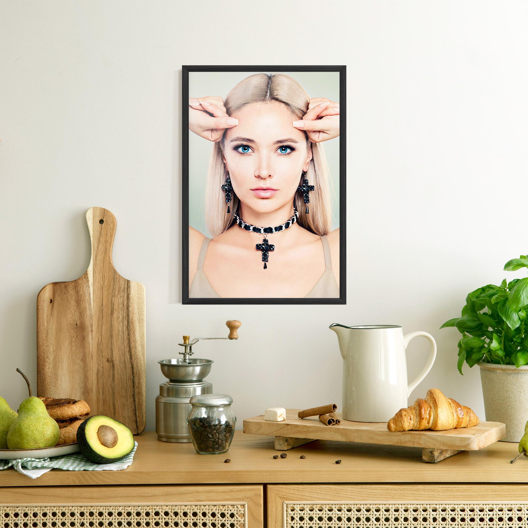 Gerahmte Poster Matchy Earrings Necklaces mockup 8