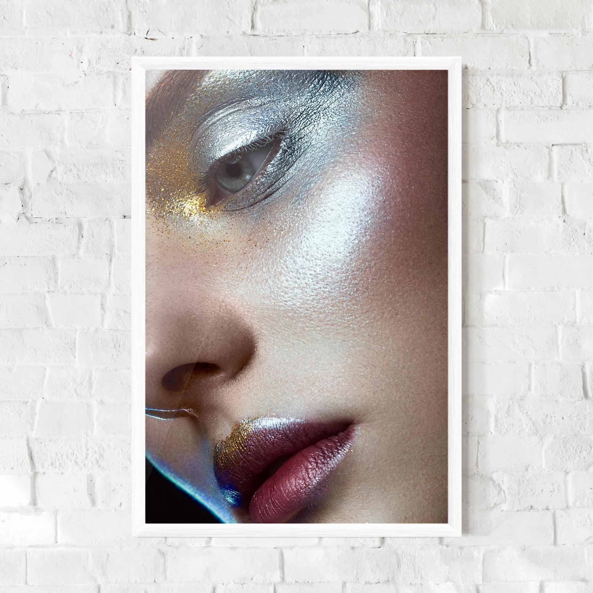 Gerahmte Poster Golden Silver Makeup mockup 0