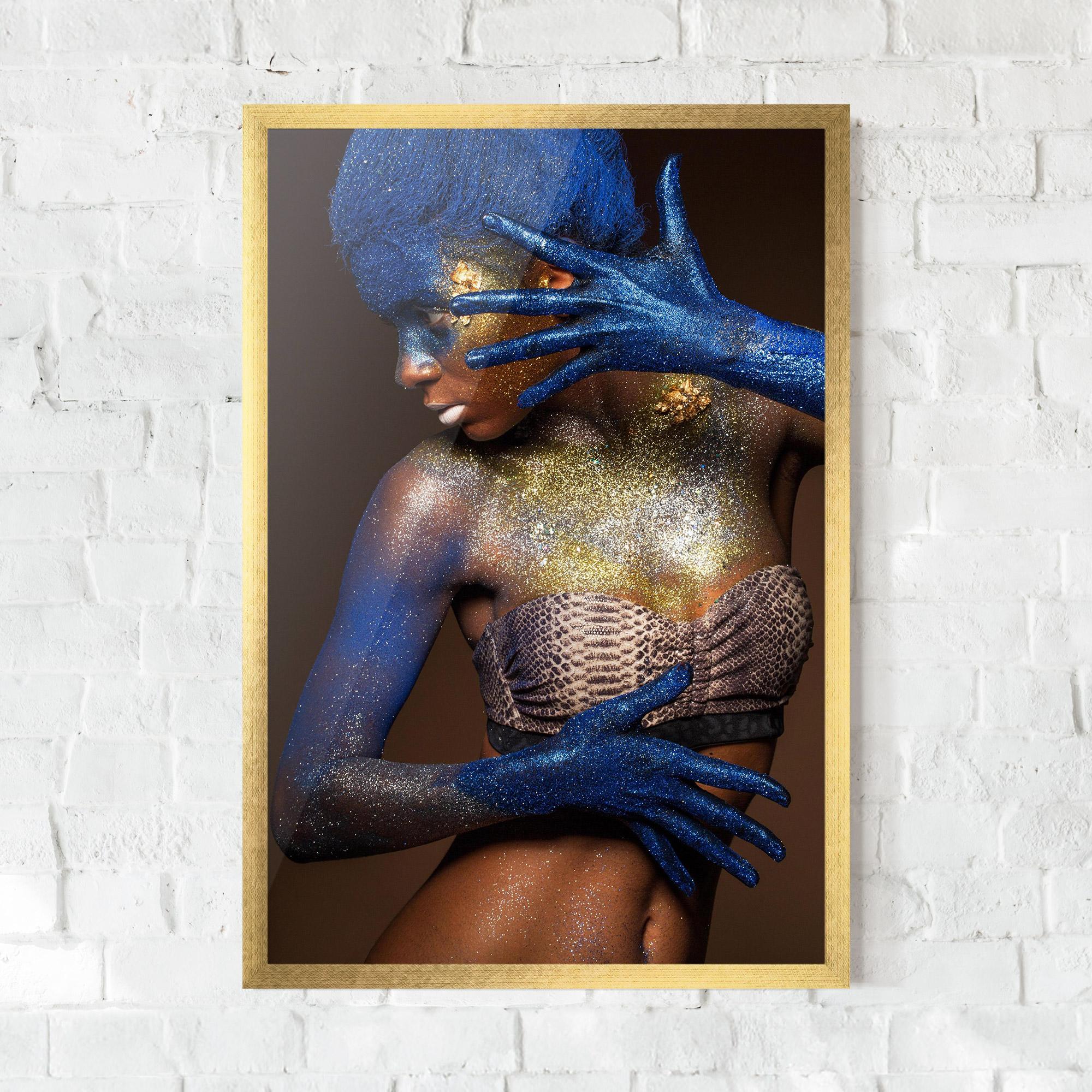 Gerahmte Poster Blue Hair Make Up mockup 0