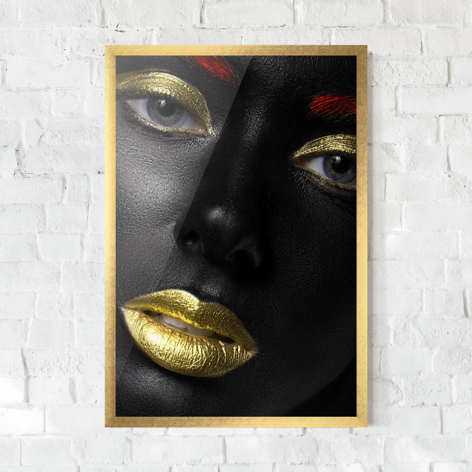 Gerahmte Poster Gold Make Up And Lips mockup 0