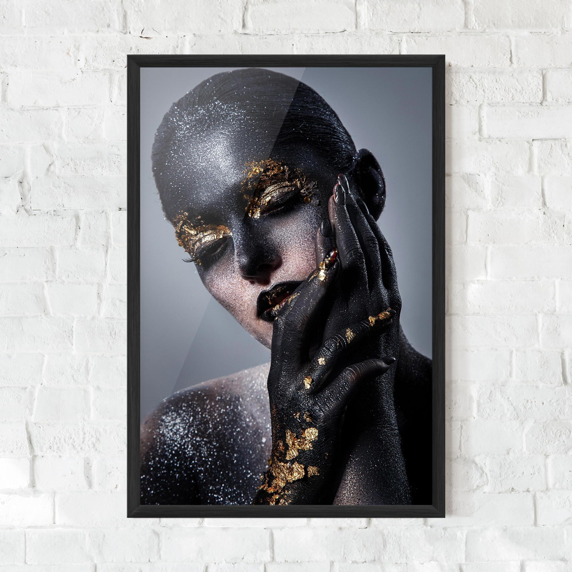 Gerahmte Poster Black Artistic Makeup mockup 0