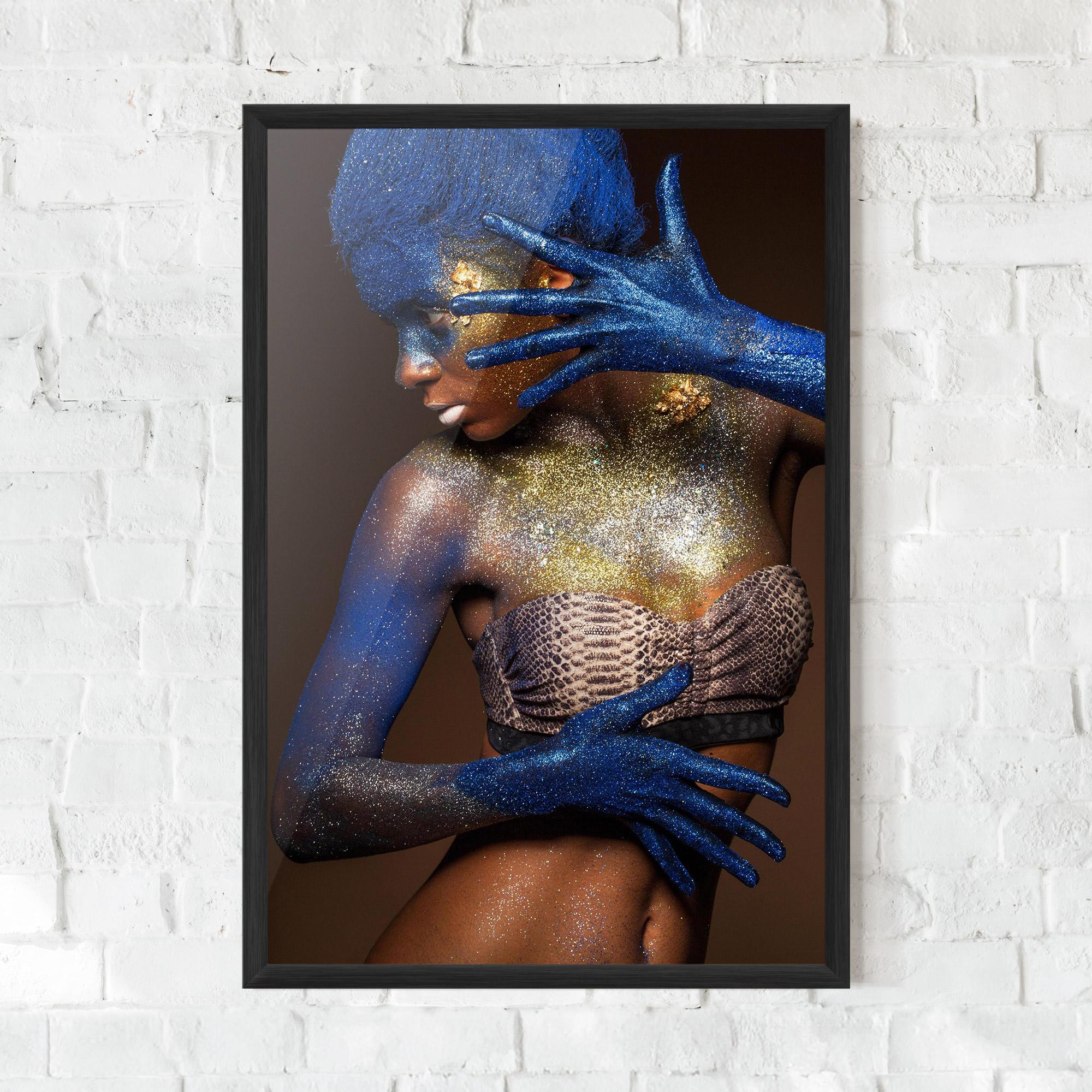 Gerahmte Poster Blue Hair Make Up mockup 0