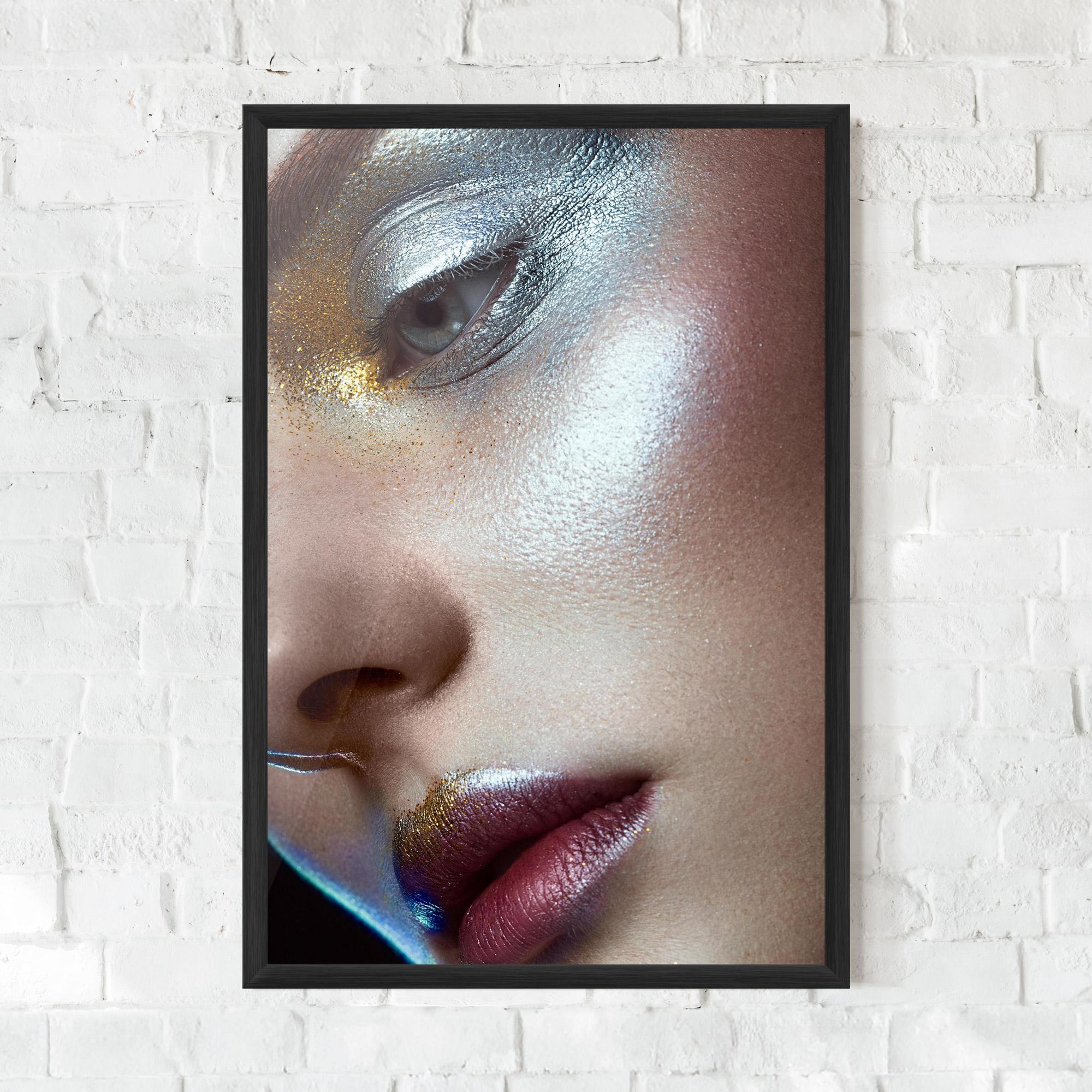 Gerahmte Poster Golden Silver Makeup mockup 0