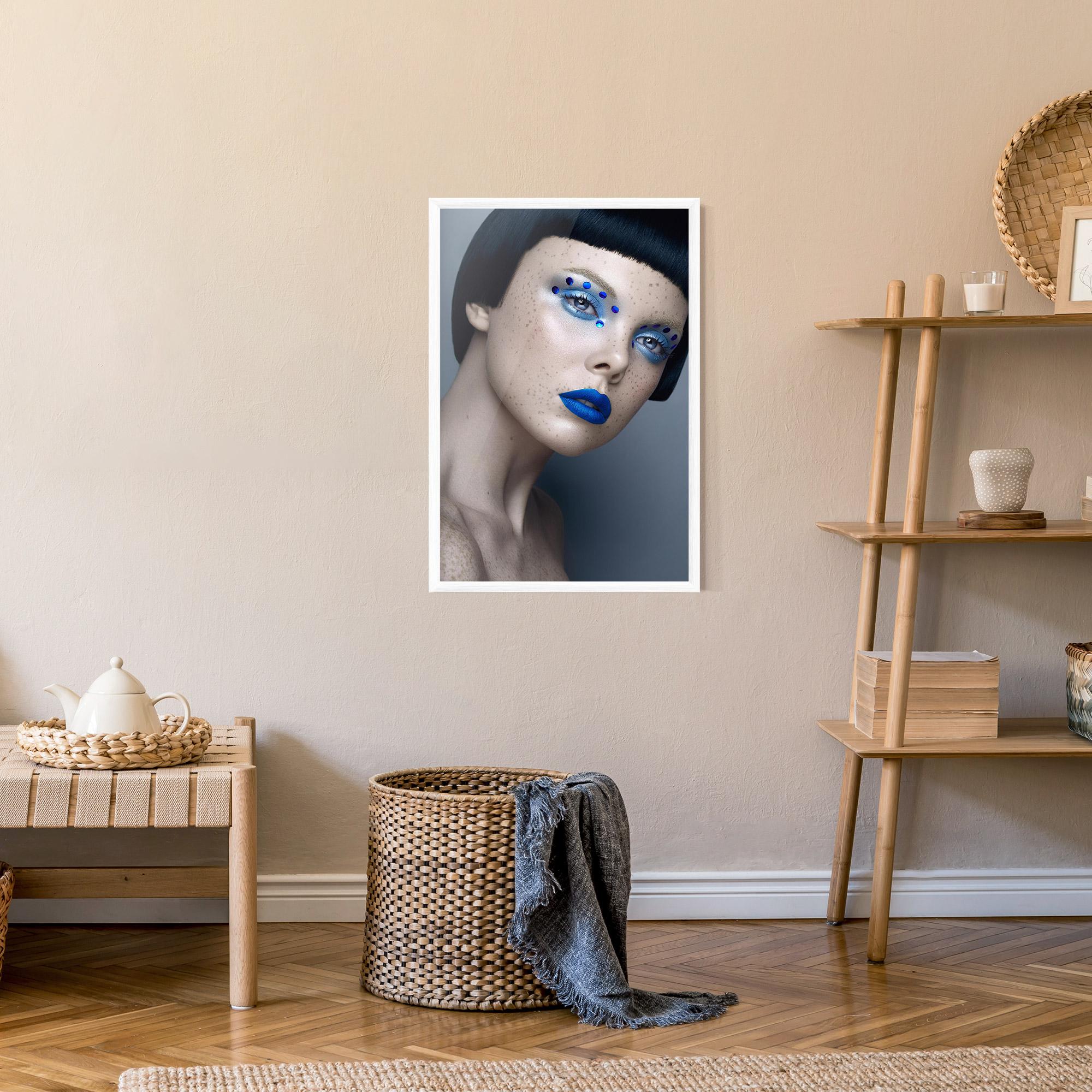Gerahmte Poster Pretty Blue Makeup mockup 9