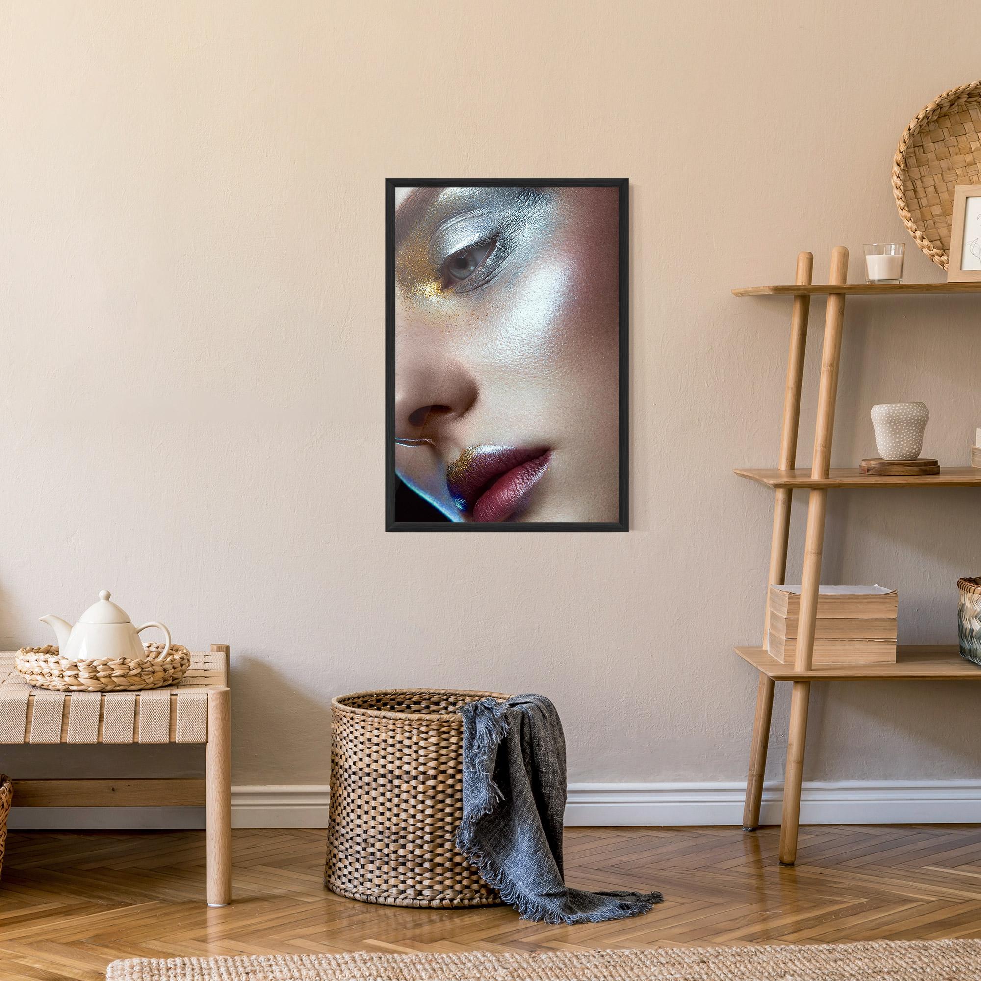 Gerahmte Poster Golden Silver Makeup mockup 9