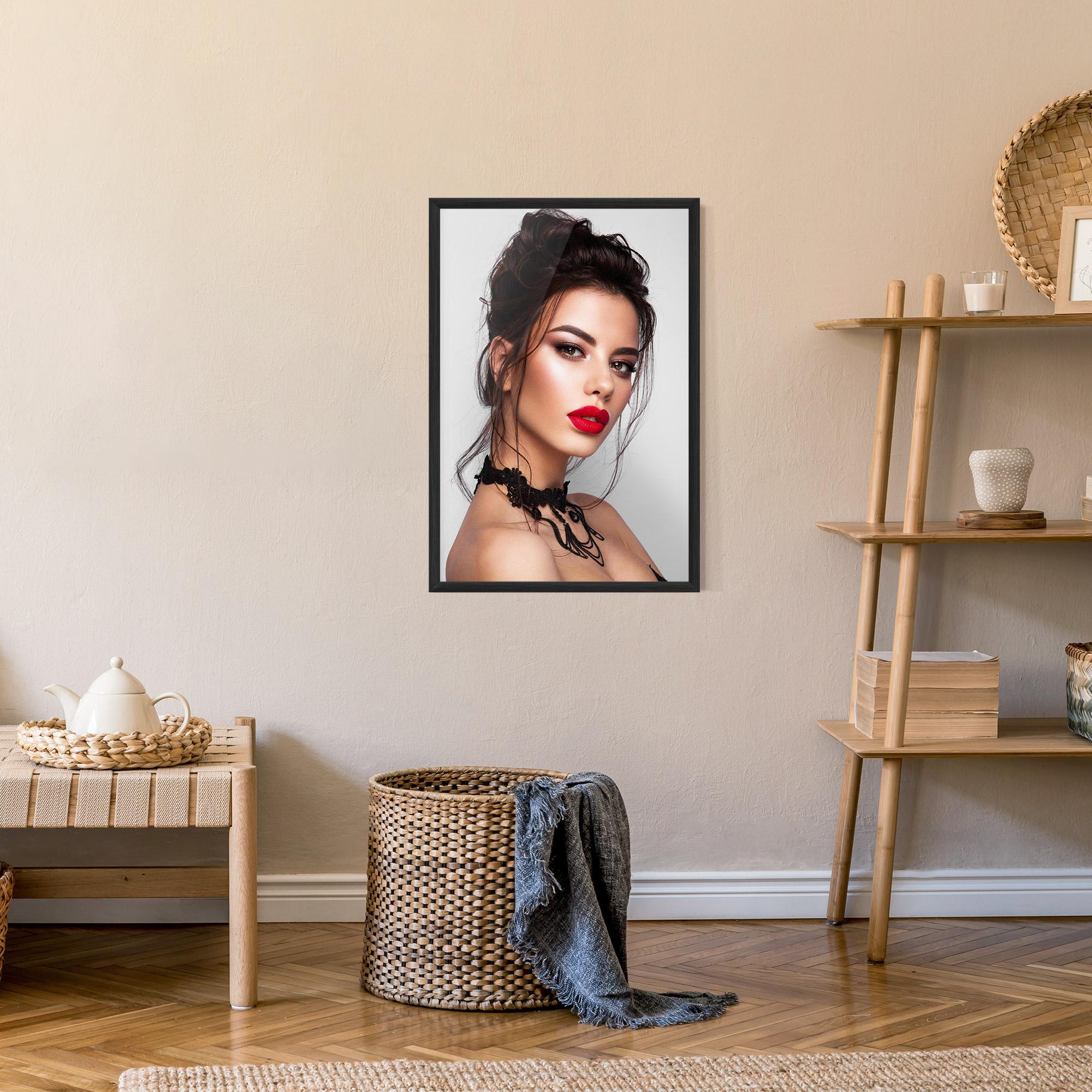 Gerahmte Poster Pretty Brunette Makeup mockup 9
