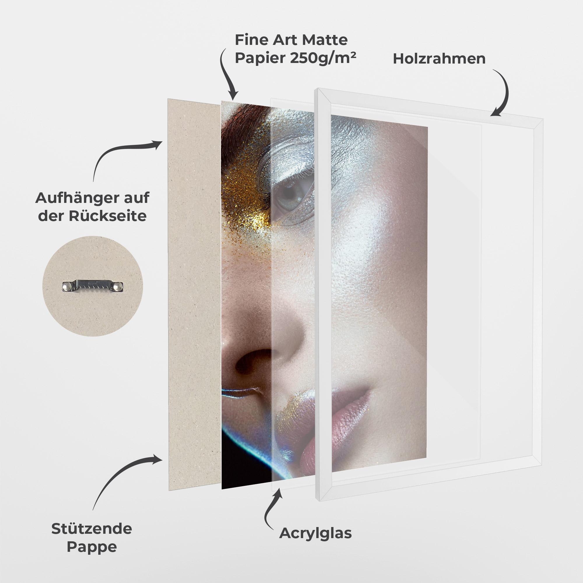 Gerahmte Poster Golden Silver Makeup mockup 1