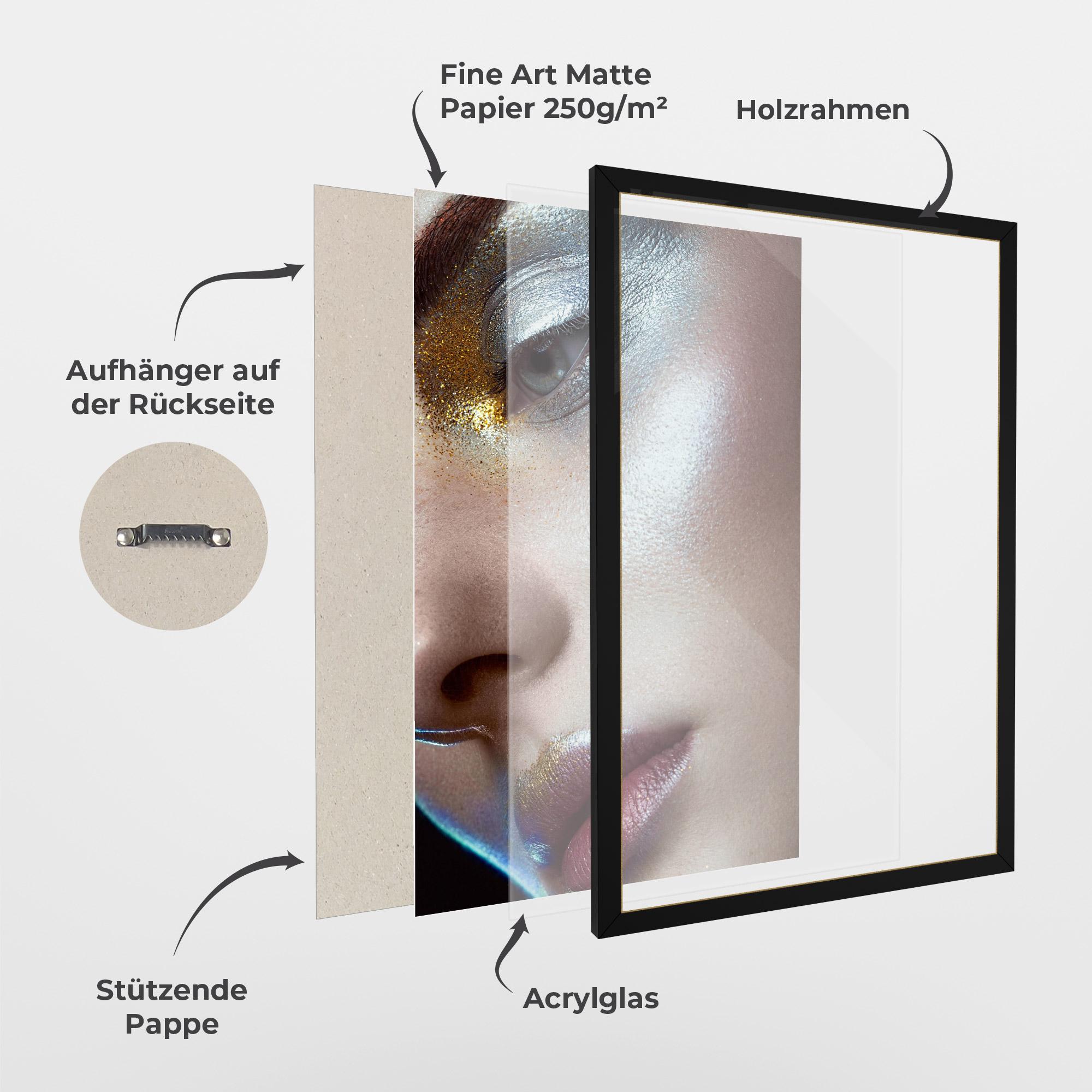 Gerahmte Poster Golden Silver Makeup mockup 1