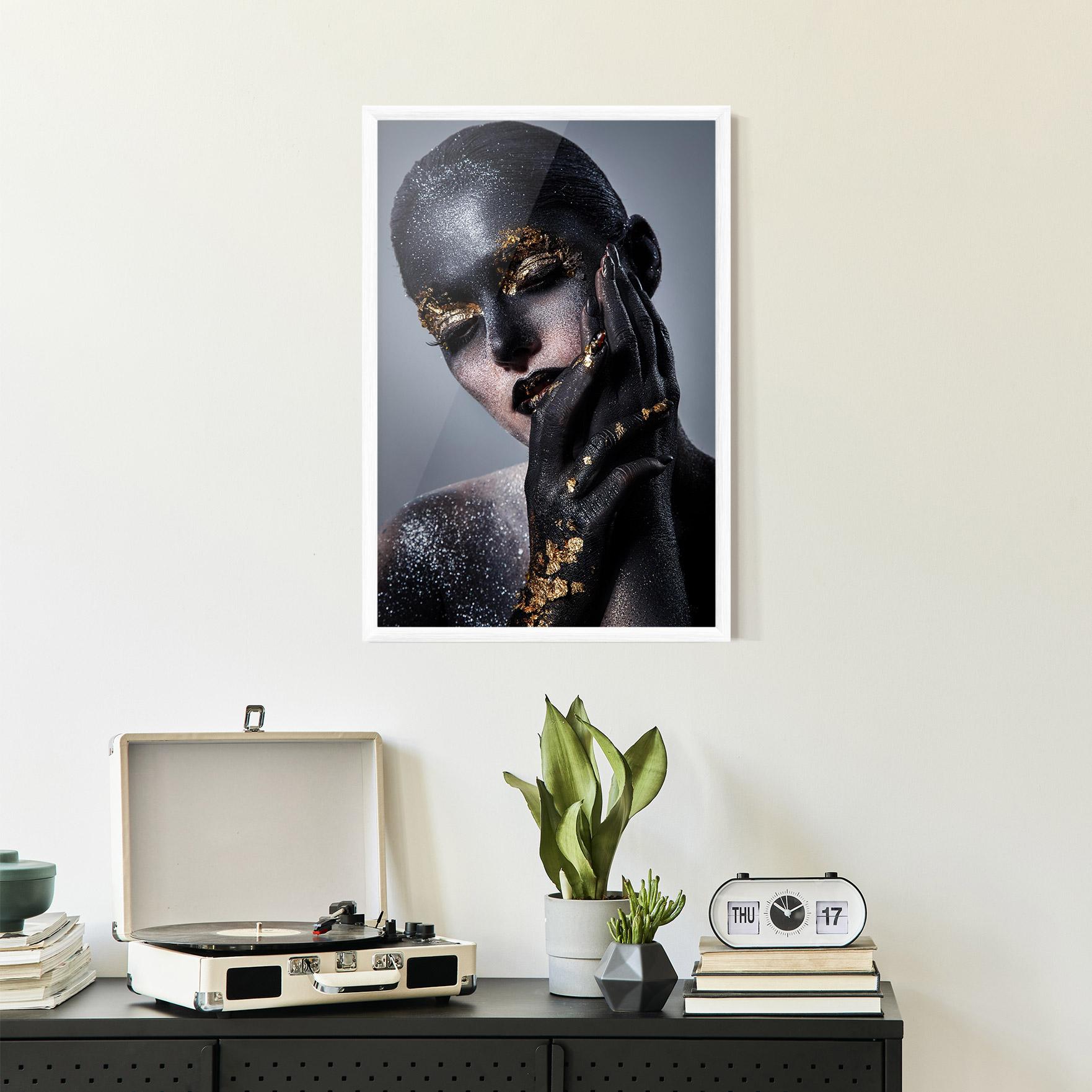 Gerahmte Poster Black Artistic Makeup mockup 2