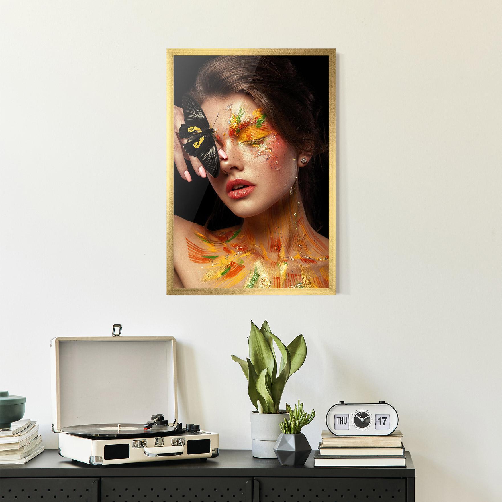 Gerahmte Poster Butterflu Makeup mockup 2