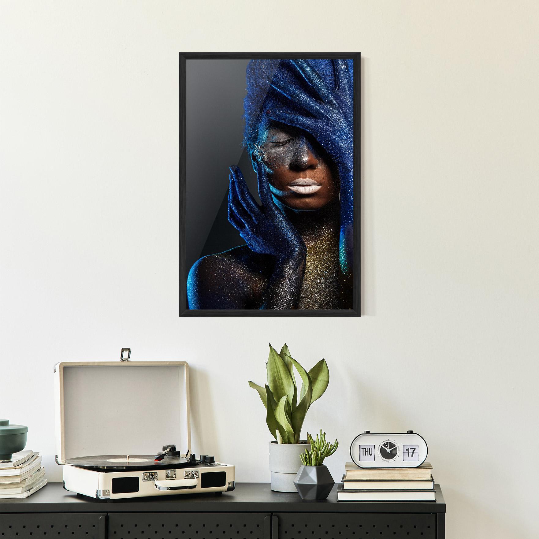 Gerahmte Poster Blue Hair Hands mockup 2