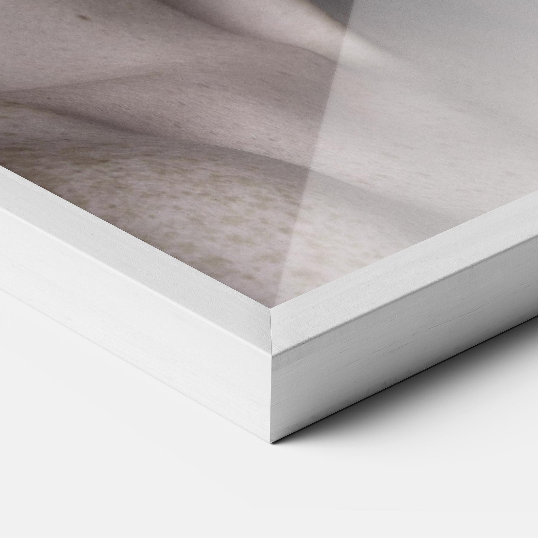 Gerahmte Poster Pretty Blue Makeup mockup 3