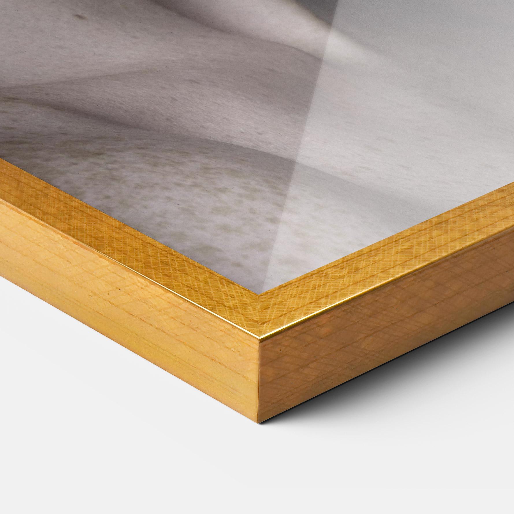 Gerahmte Poster Pretty Blue Makeup mockup 3