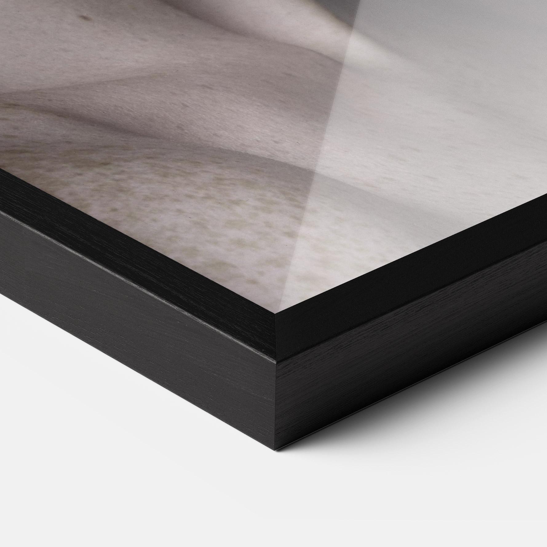 Gerahmte Poster Pretty Blue Makeup mockup 3