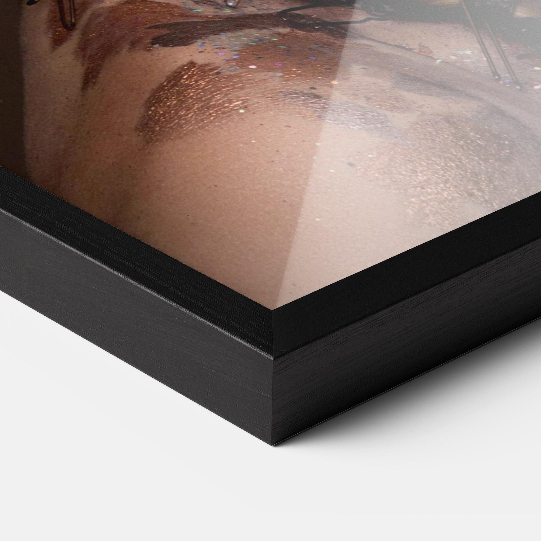 Gerahmte Poster Purple Eyelashes mockup 3