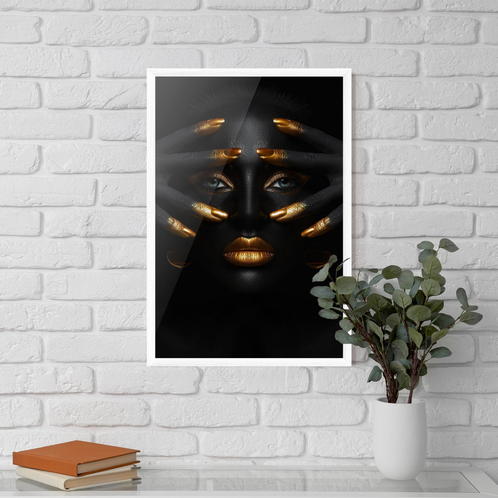 Gerahmte Poster Gold Makeup Fingertips mockup 5