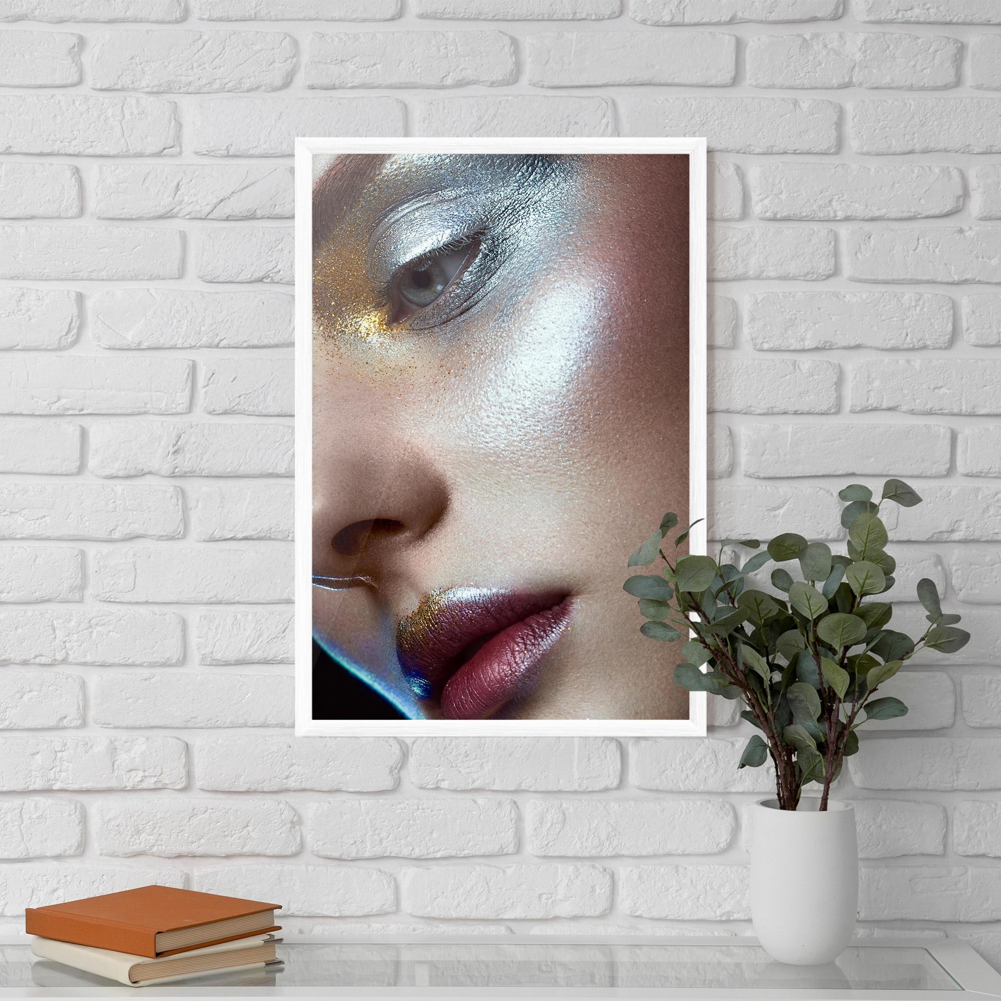 Gerahmte Poster Golden Silver Makeup mockup 5