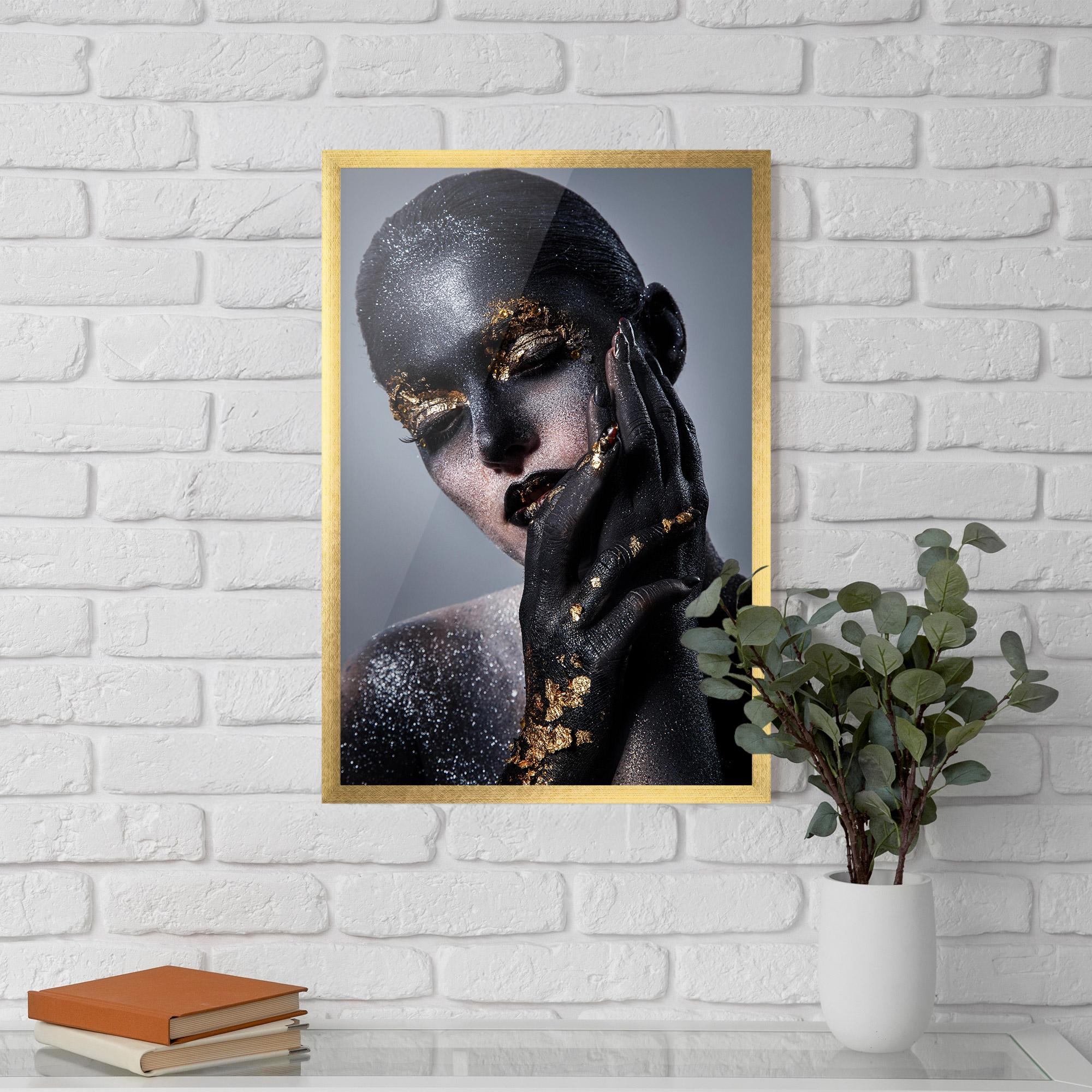 Gerahmte Poster Black Artistic Makeup mockup 5