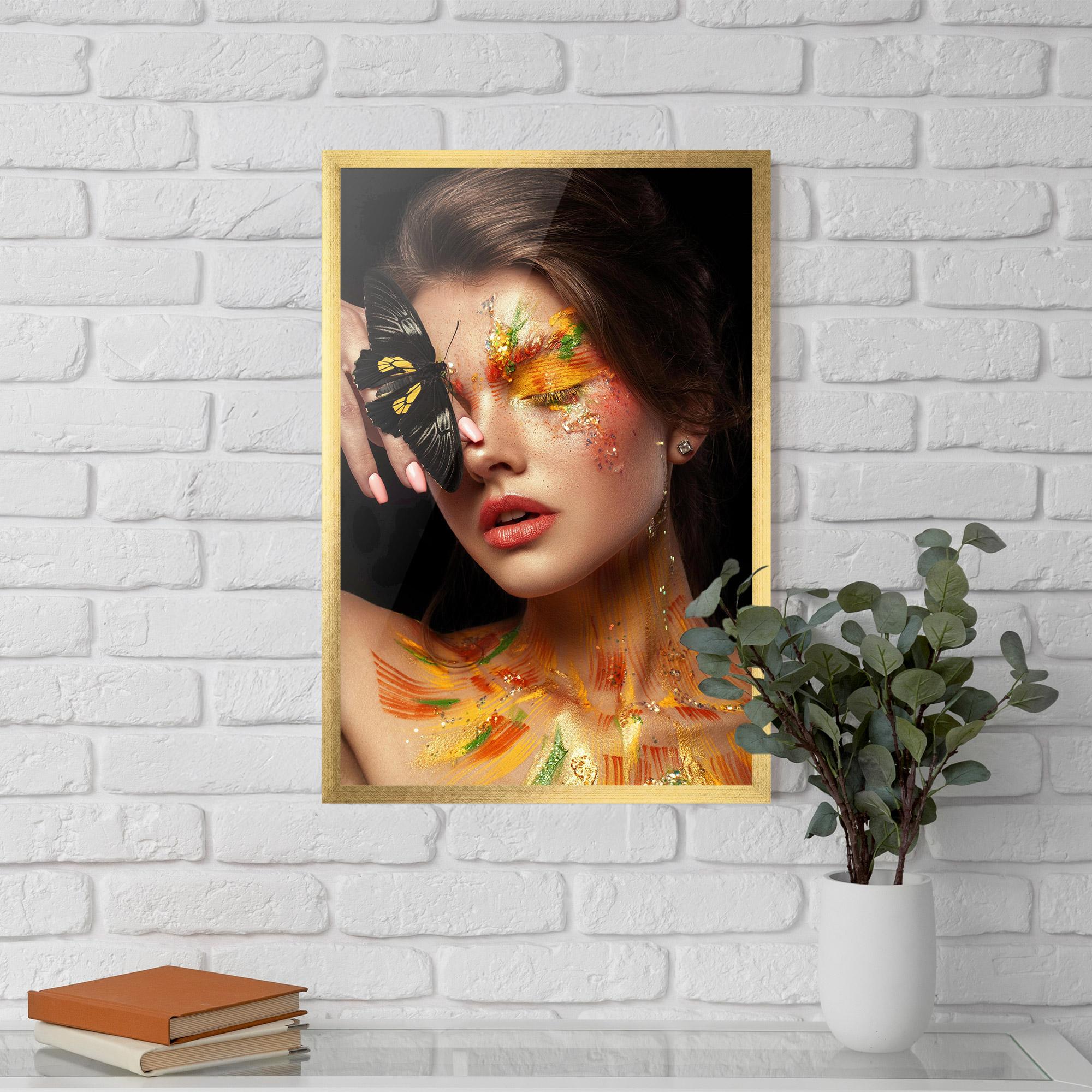 Gerahmte Poster Butterflu Makeup mockup 5