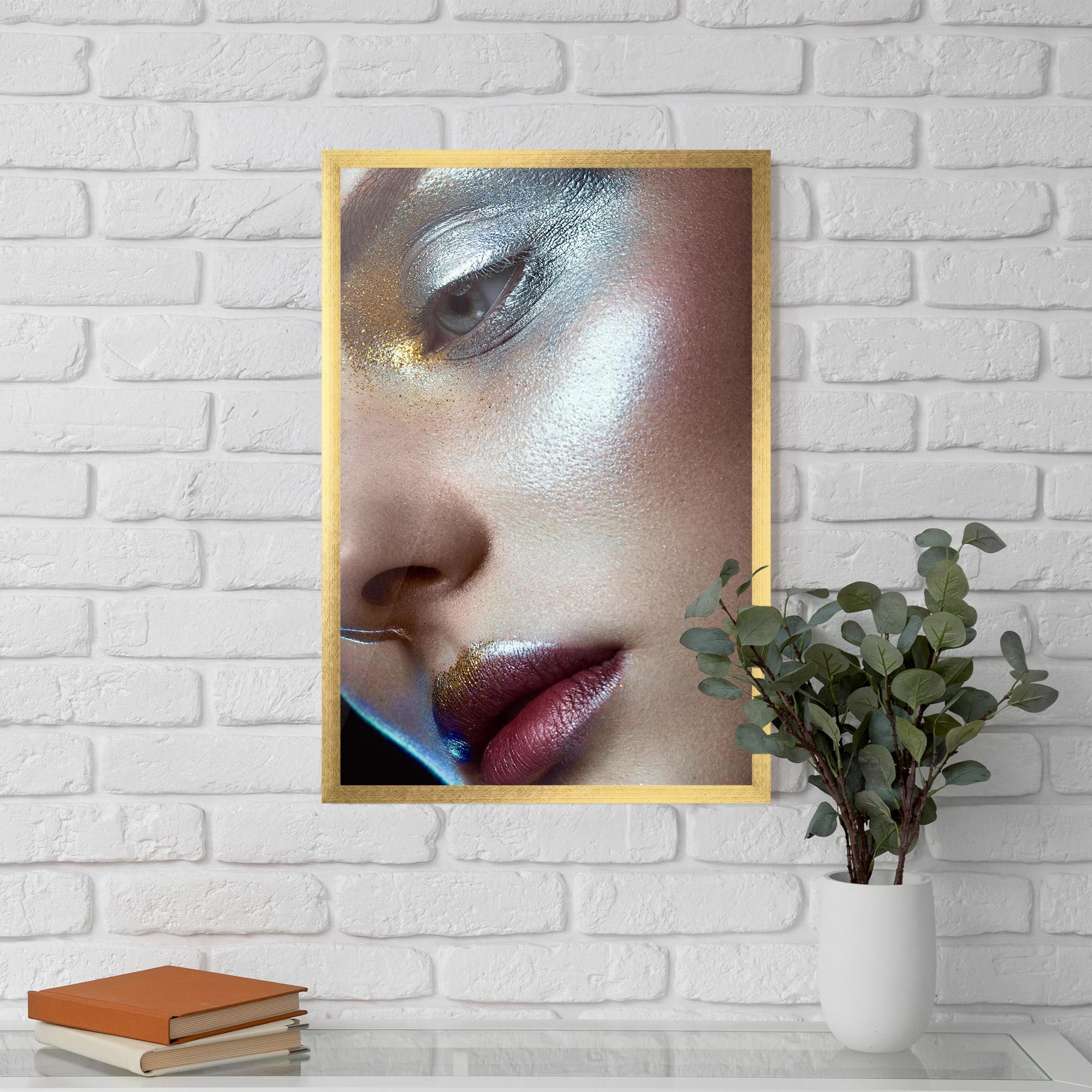 Gerahmte Poster Golden Silver Makeup mockup 5