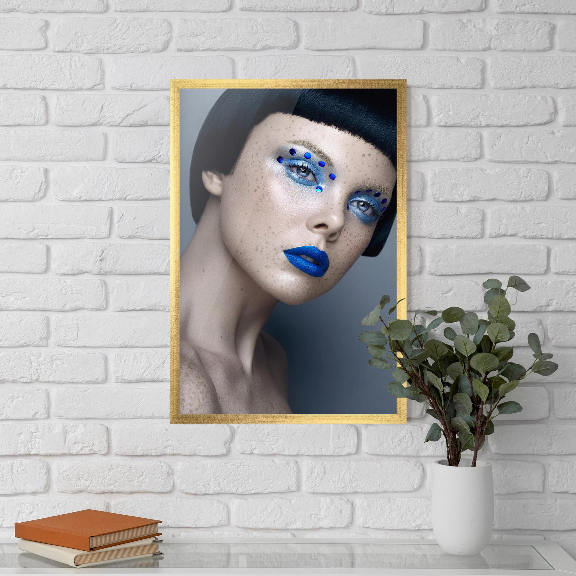 Gerahmte Poster Pretty Blue Makeup mockup 5