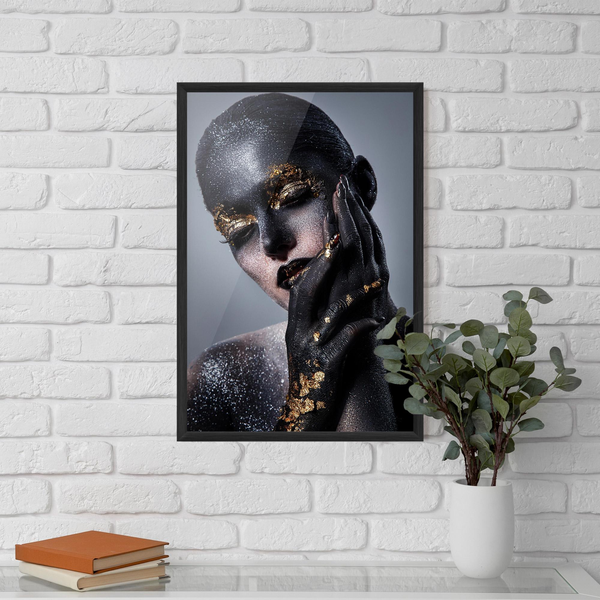 Gerahmte Poster Black Artistic Makeup mockup 5