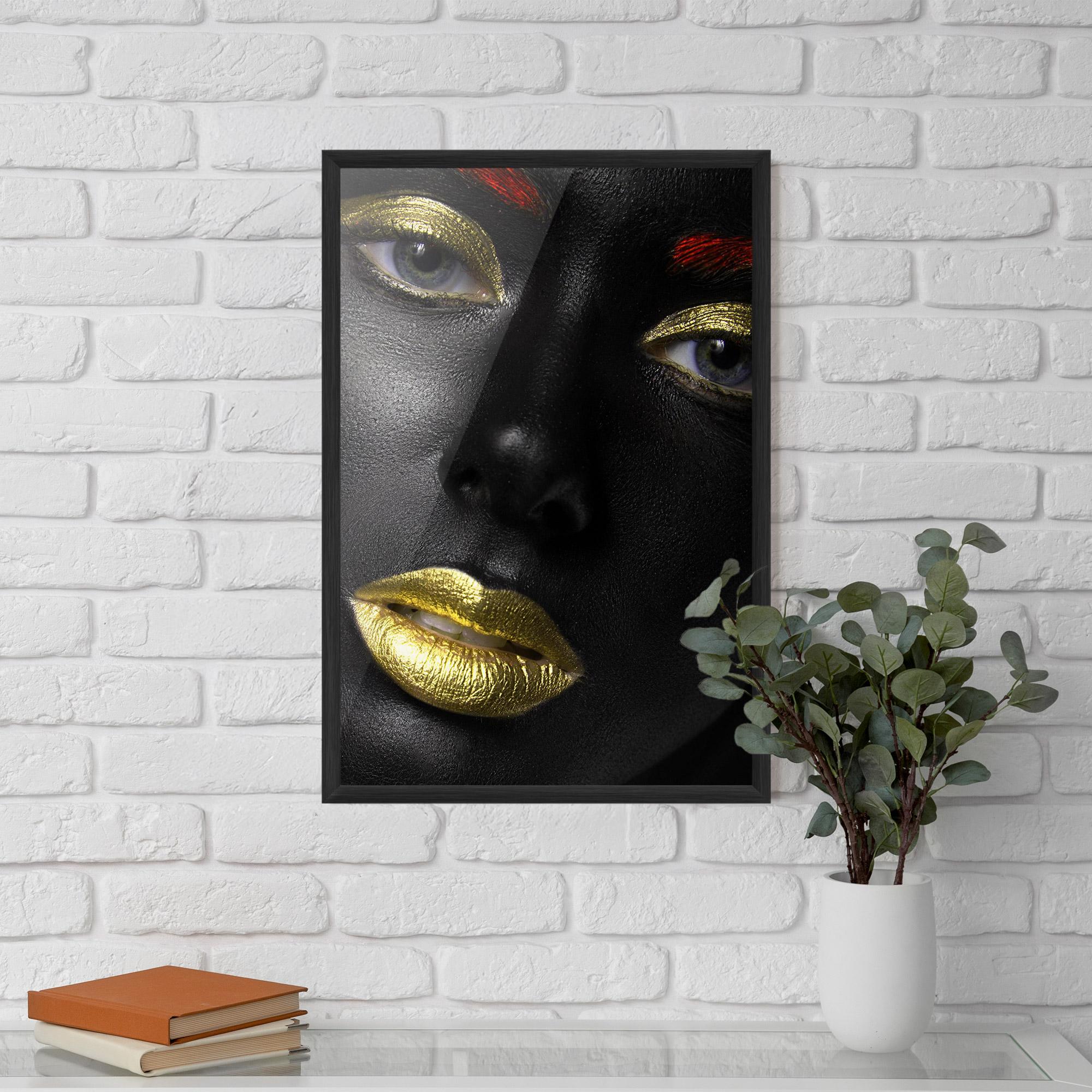 Gerahmte Poster Gold Make Up And Lips mockup 5