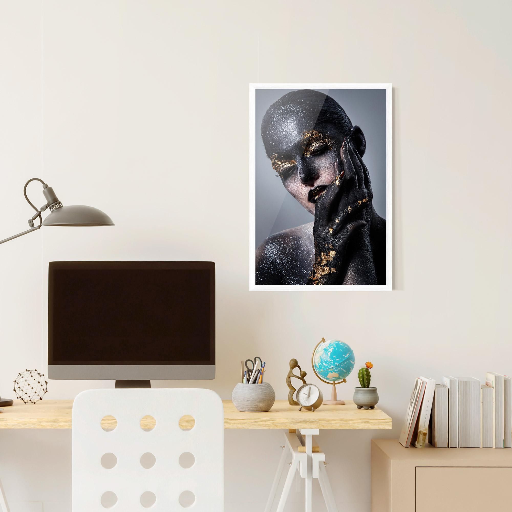 Gerahmte Poster Black Artistic Makeup mockup 6