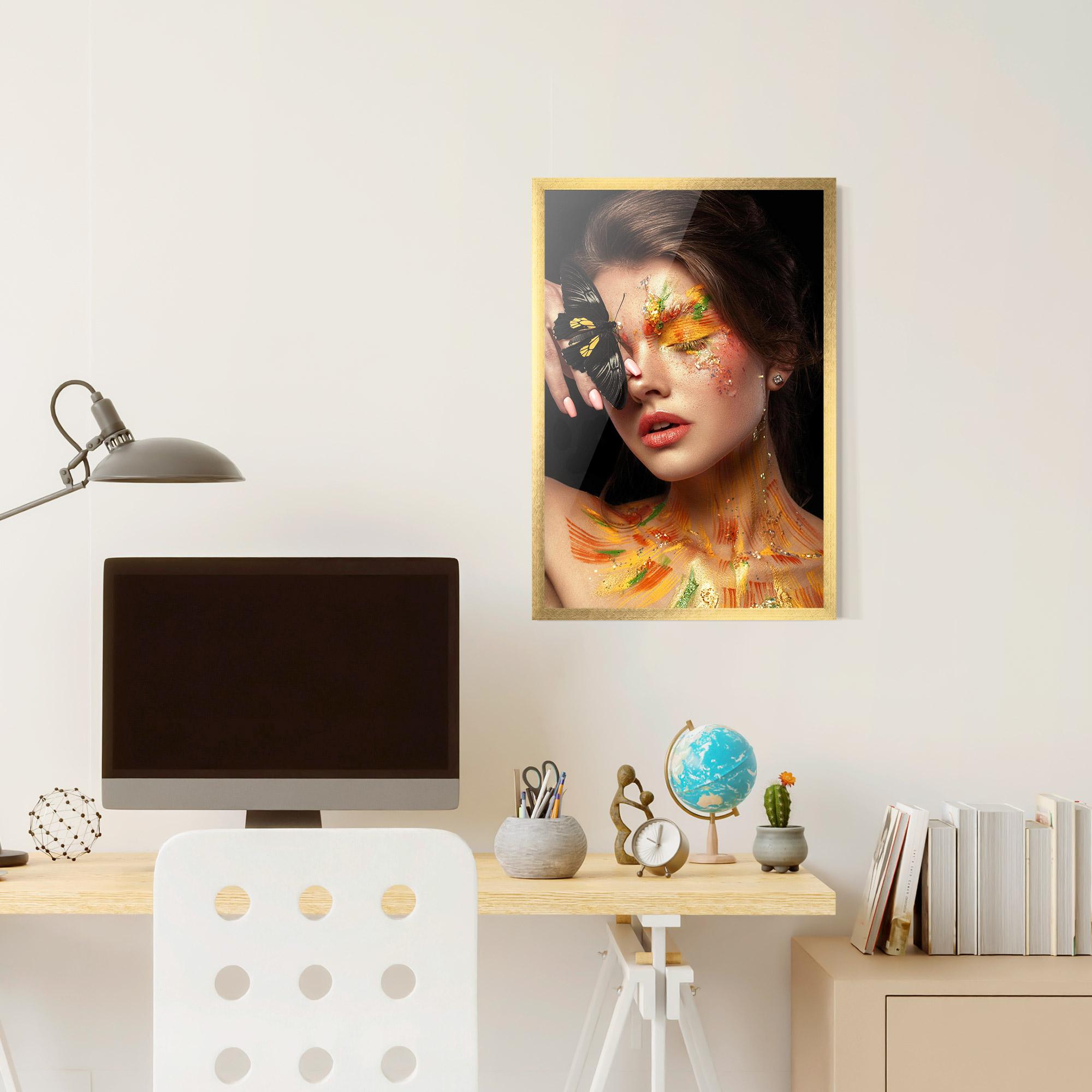 Gerahmte Poster Butterflu Makeup mockup 6