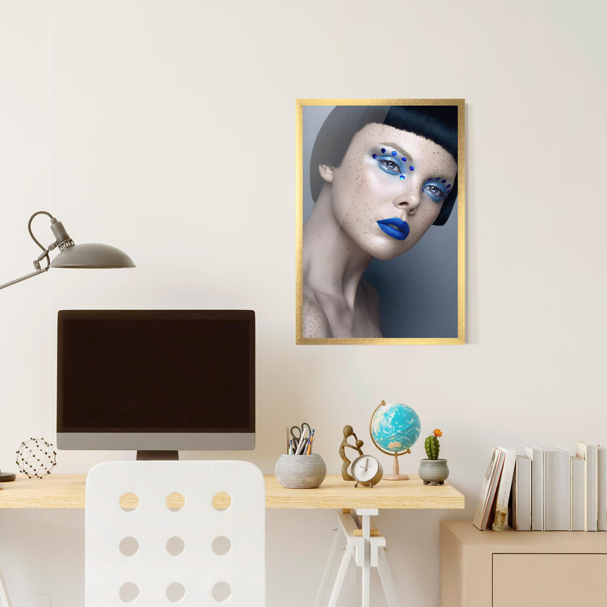 Gerahmte Poster Pretty Blue Makeup mockup 6