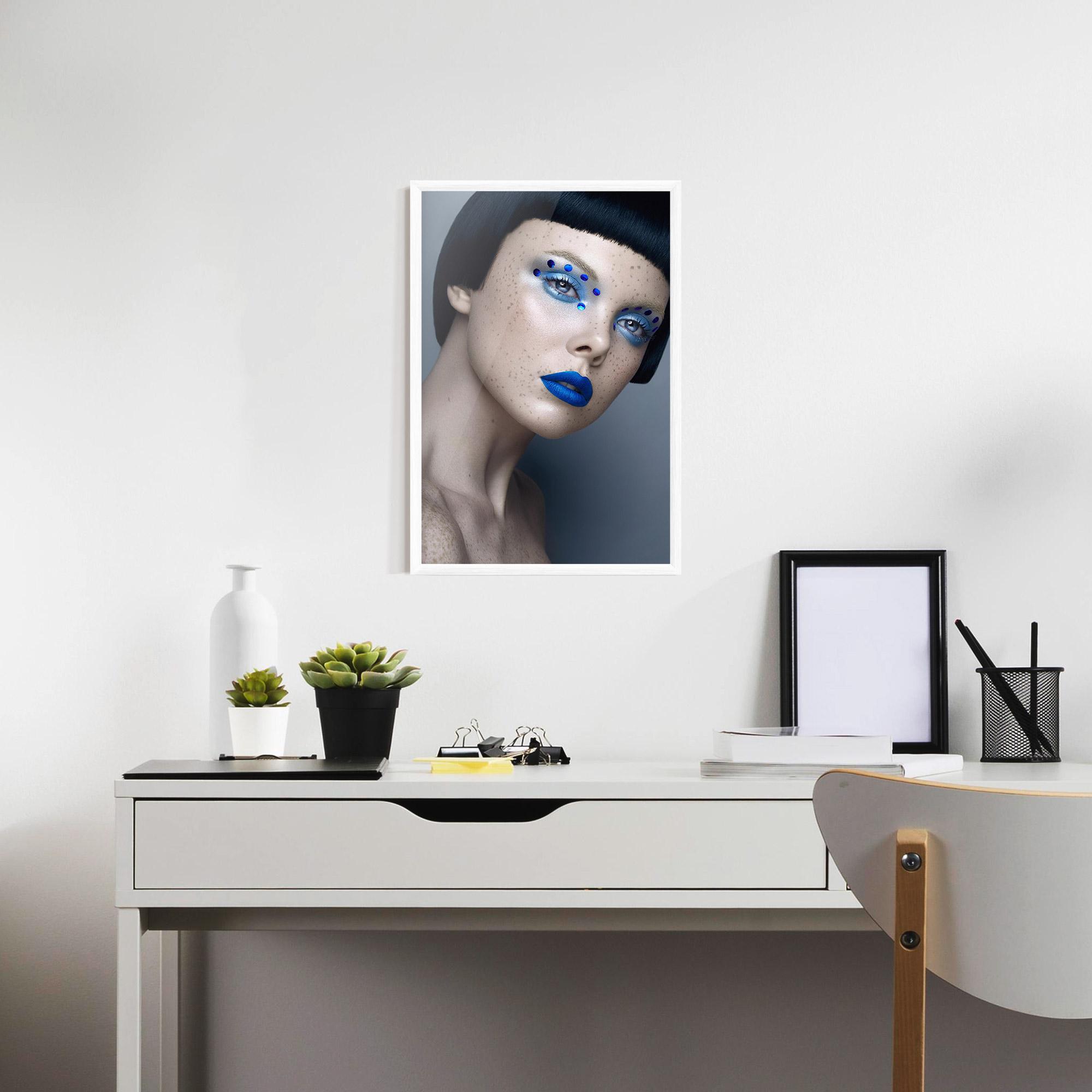Gerahmte Poster Pretty Blue Makeup mockup 7